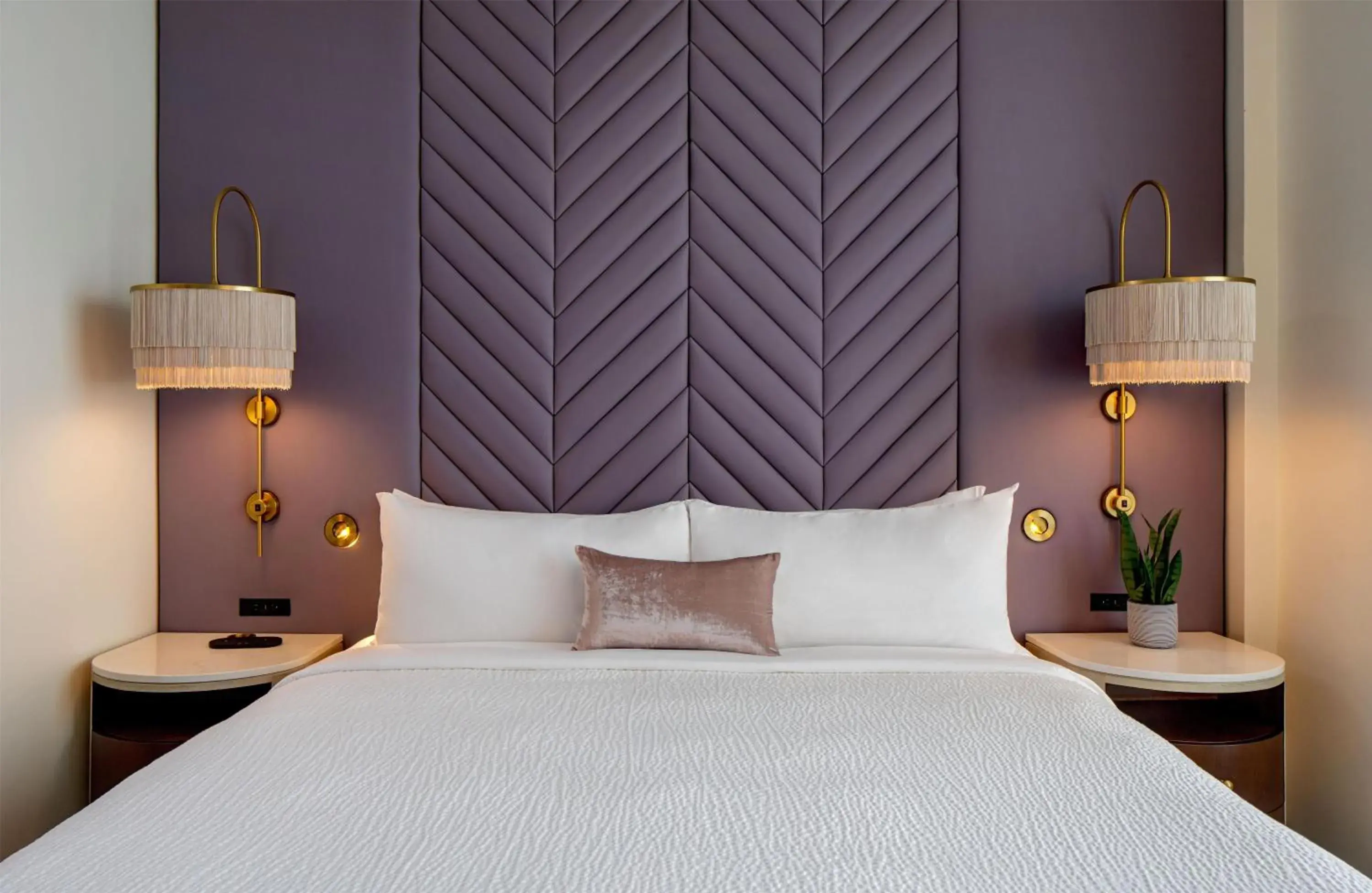 Bed in Tempo By Hilton Nashville Downtown Bed in Tempo By Hilton Nashville Downtown