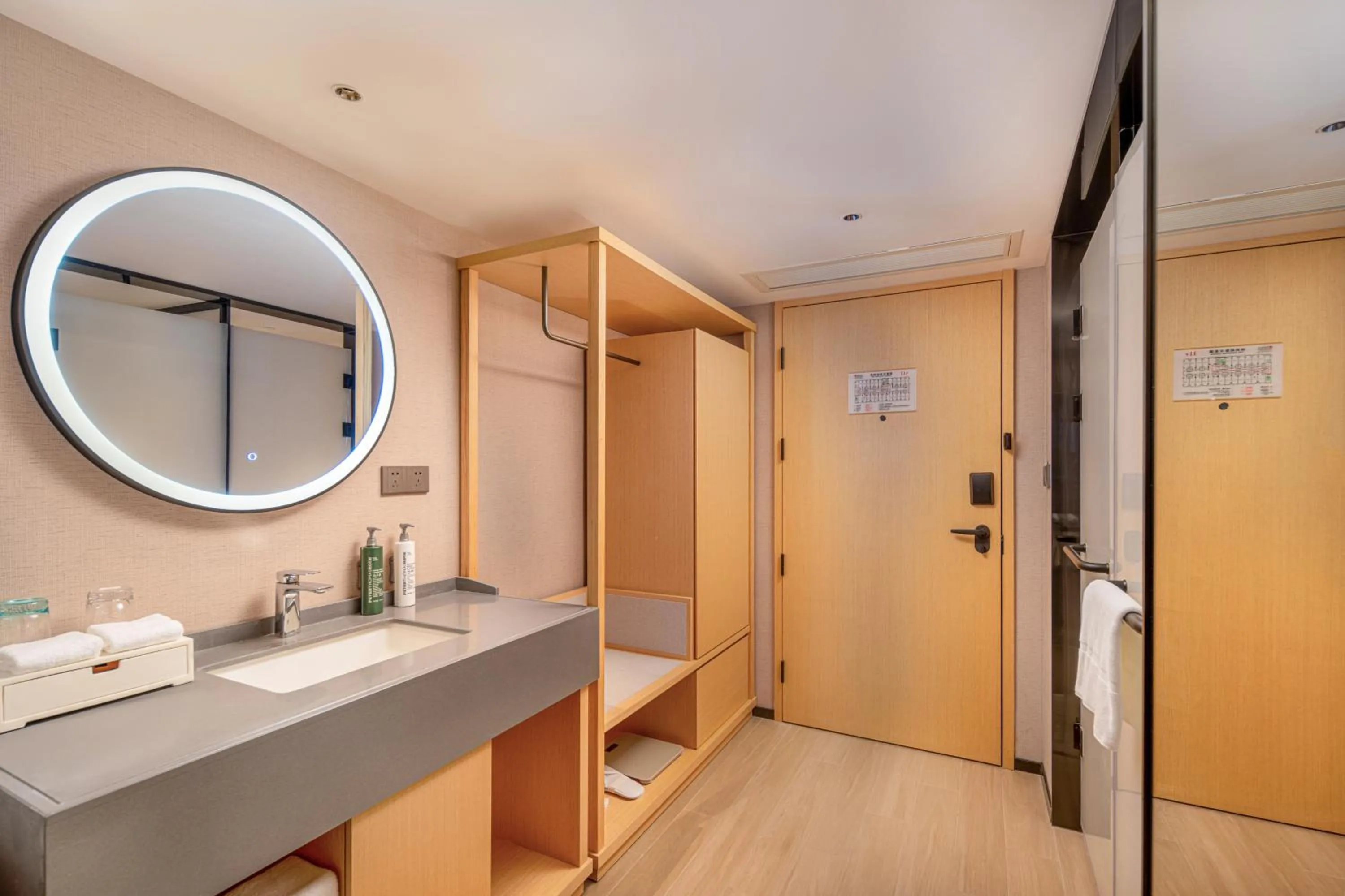 Toilet in Hilton Garden Inn Guangzhou Airport Aerotropolis - Free shuttle to Airport