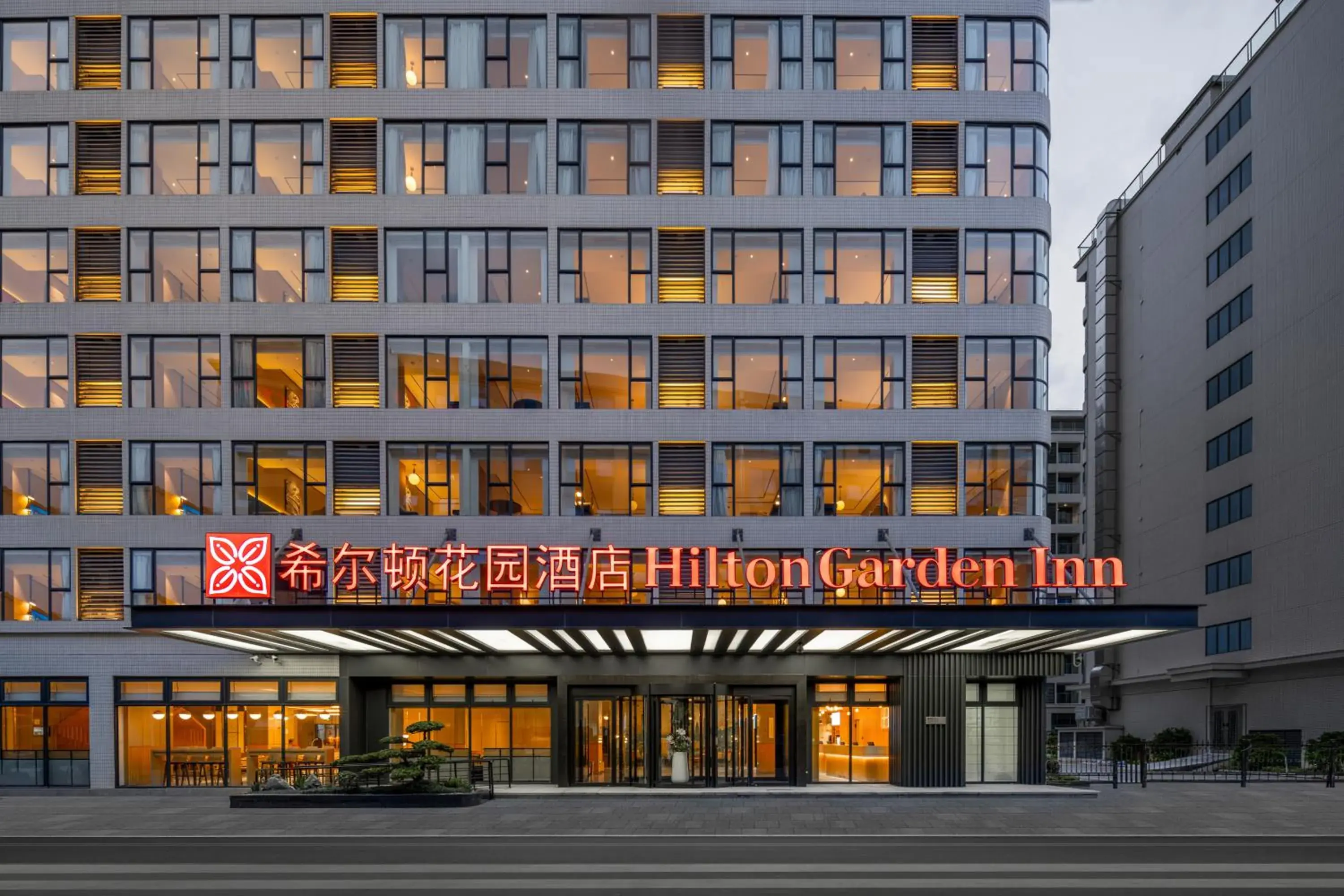 Property building in Hilton Garden Inn Guangzhou Airport Aerotropolis - Free shuttle to Airport Property building in Hilton Garden Inn Guangzhou Airport Aerotropolis - Free shuttle to Airport