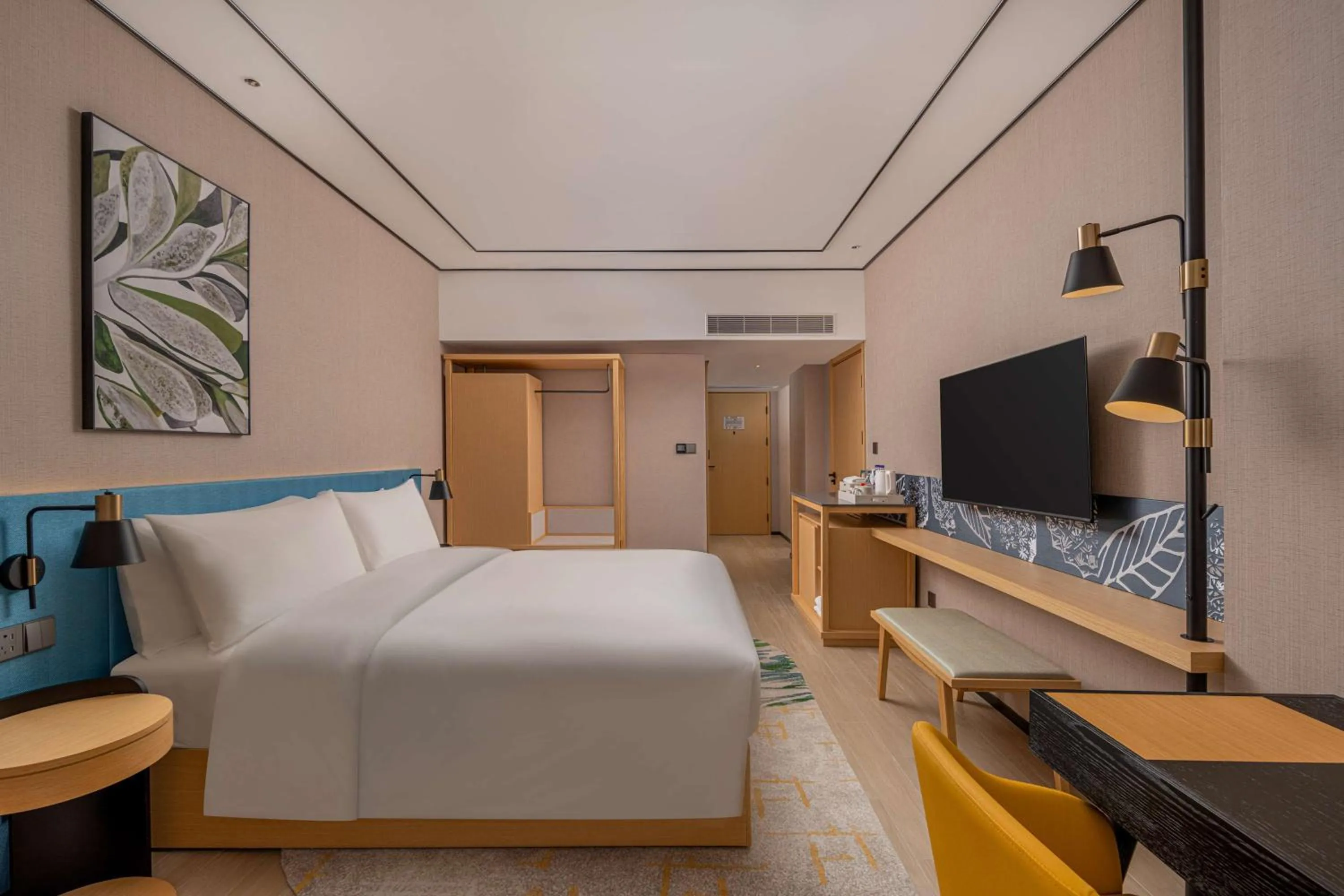 Bedroom, Bed in Hilton Garden Inn Guangzhou Airport Aerotropolis - Free shuttle to Airport