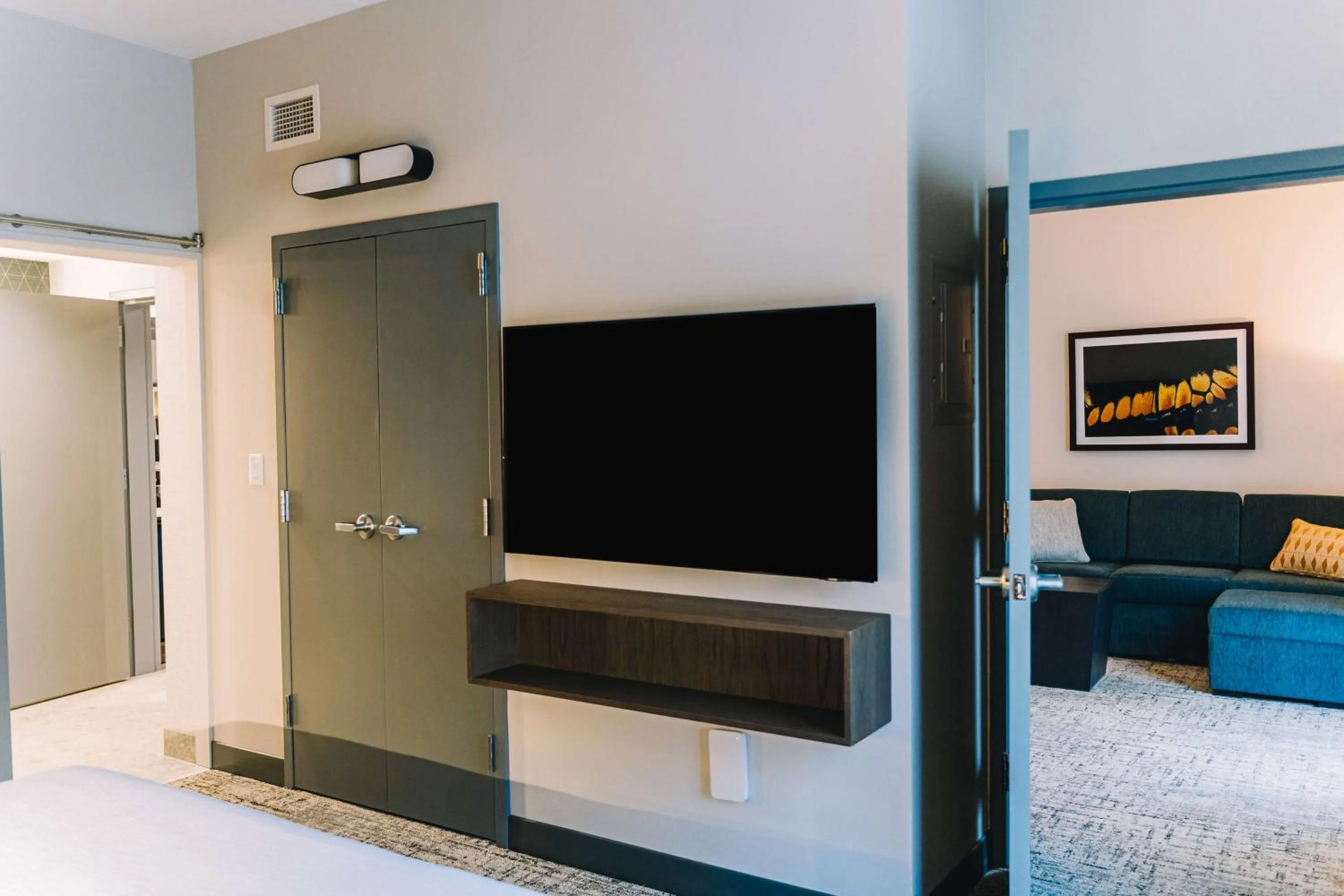 Living room in Embassy Suites By Hilton Gatlinburg Resort