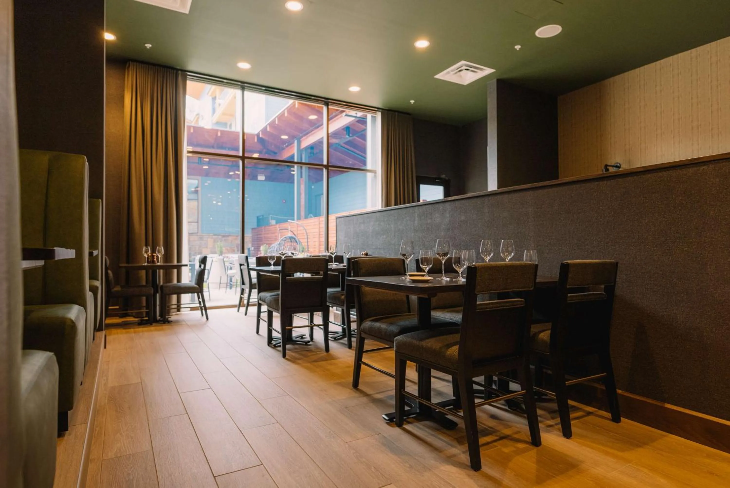 Restaurant/places to eat in Embassy Suites By Hilton Gatlinburg Resort