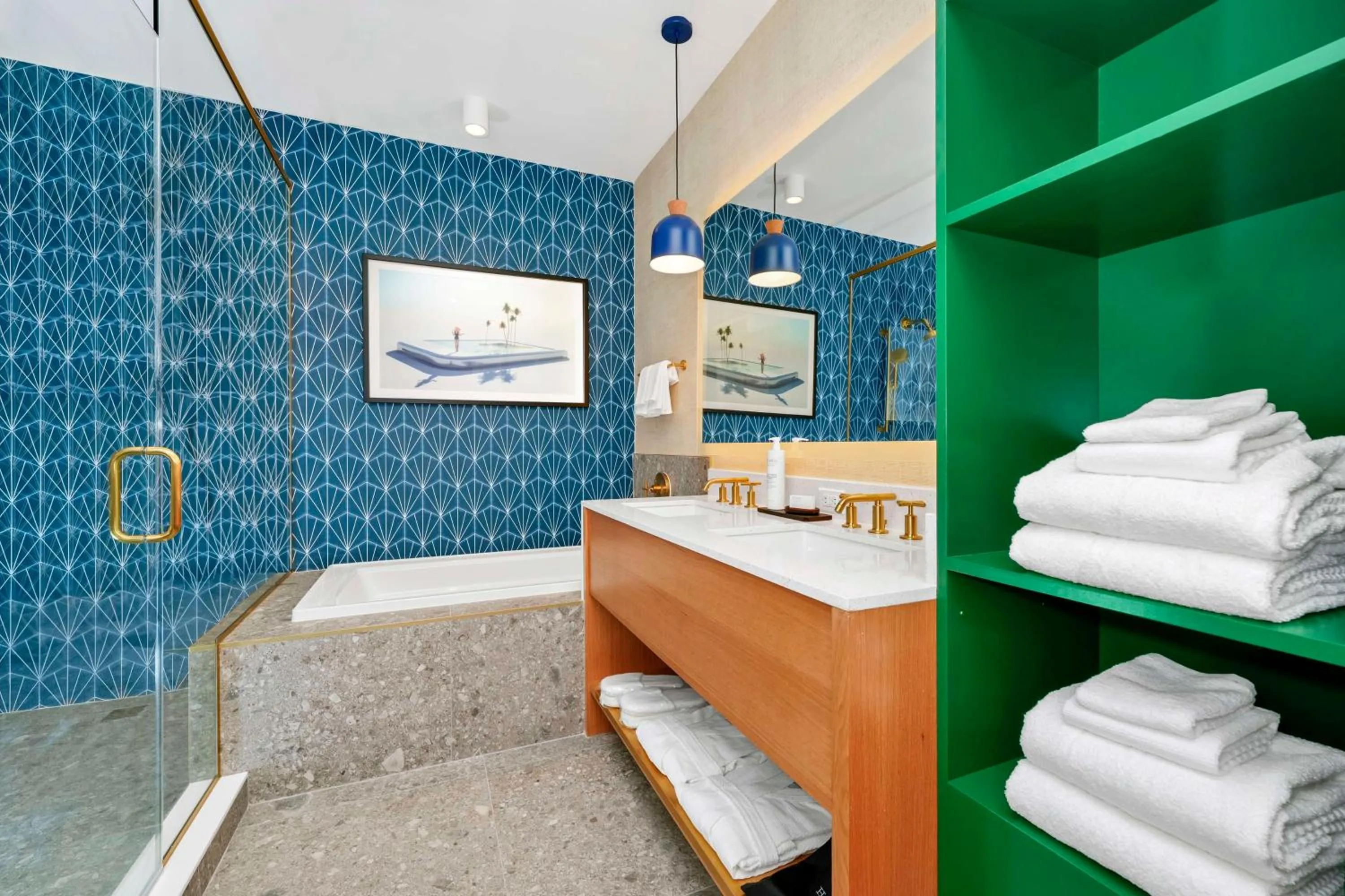 Bathroom, Bed in Embassy Suites By Hilton Orlando Sunset Walk