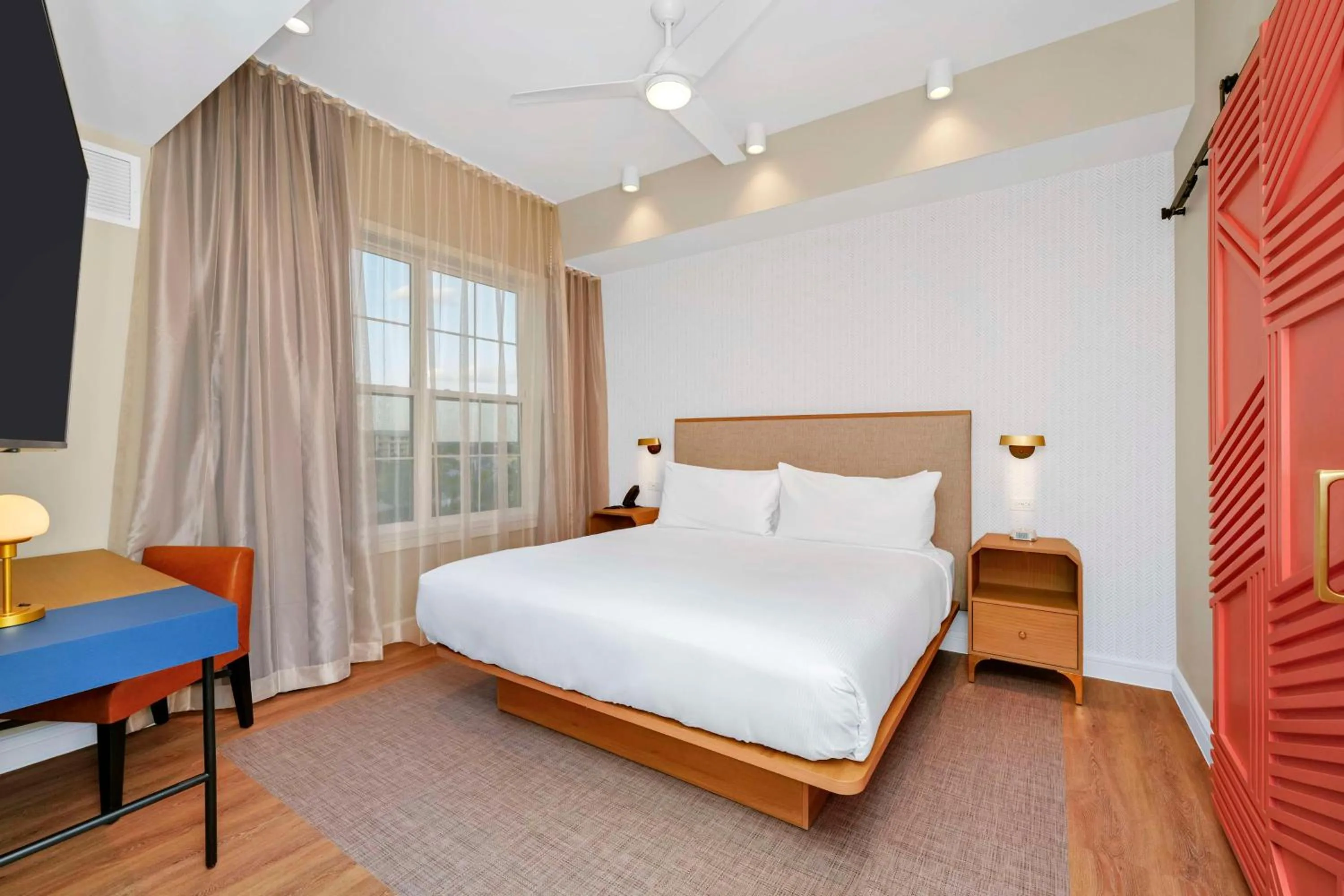 Bed in Embassy Suites By Hilton Orlando Sunset Walk