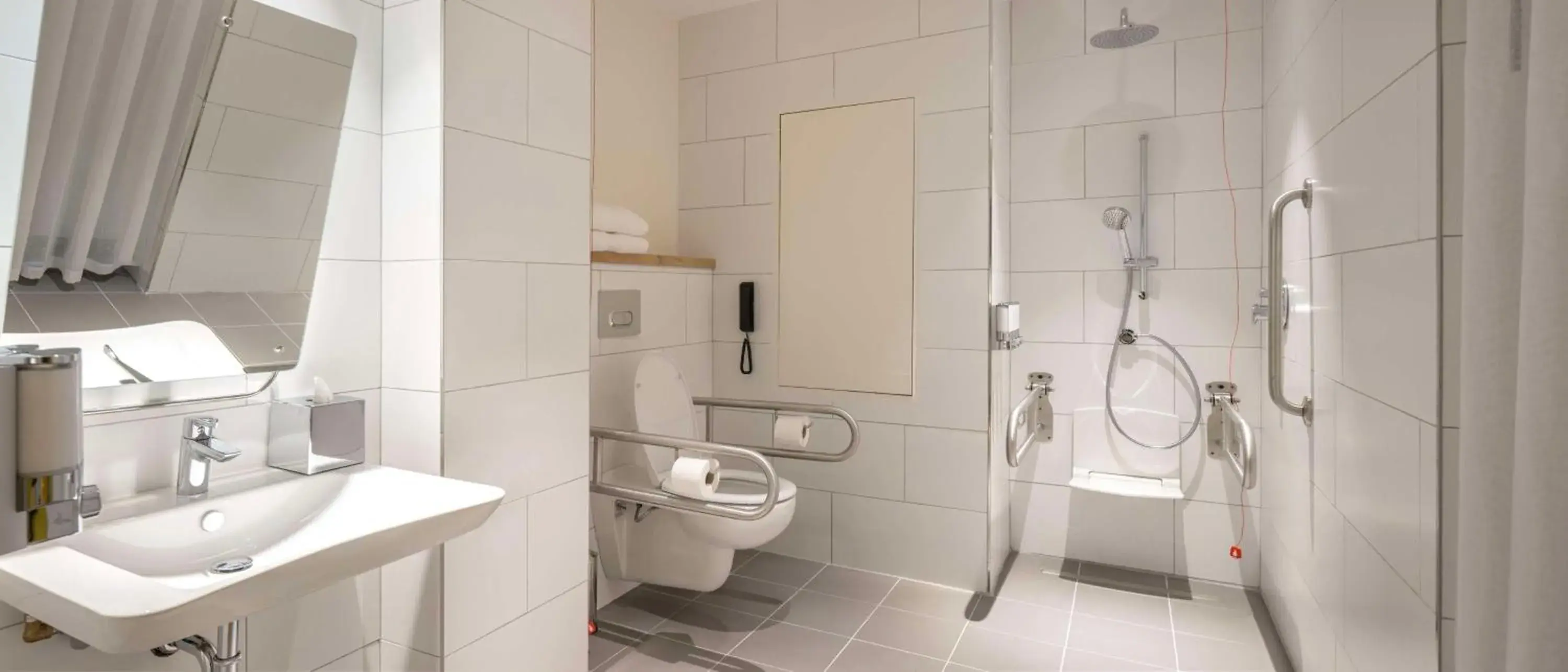 Bathroom in Hampton By Hilton Cerkezkoy Bathroom in Hampton By Hilton Cerkezkoy