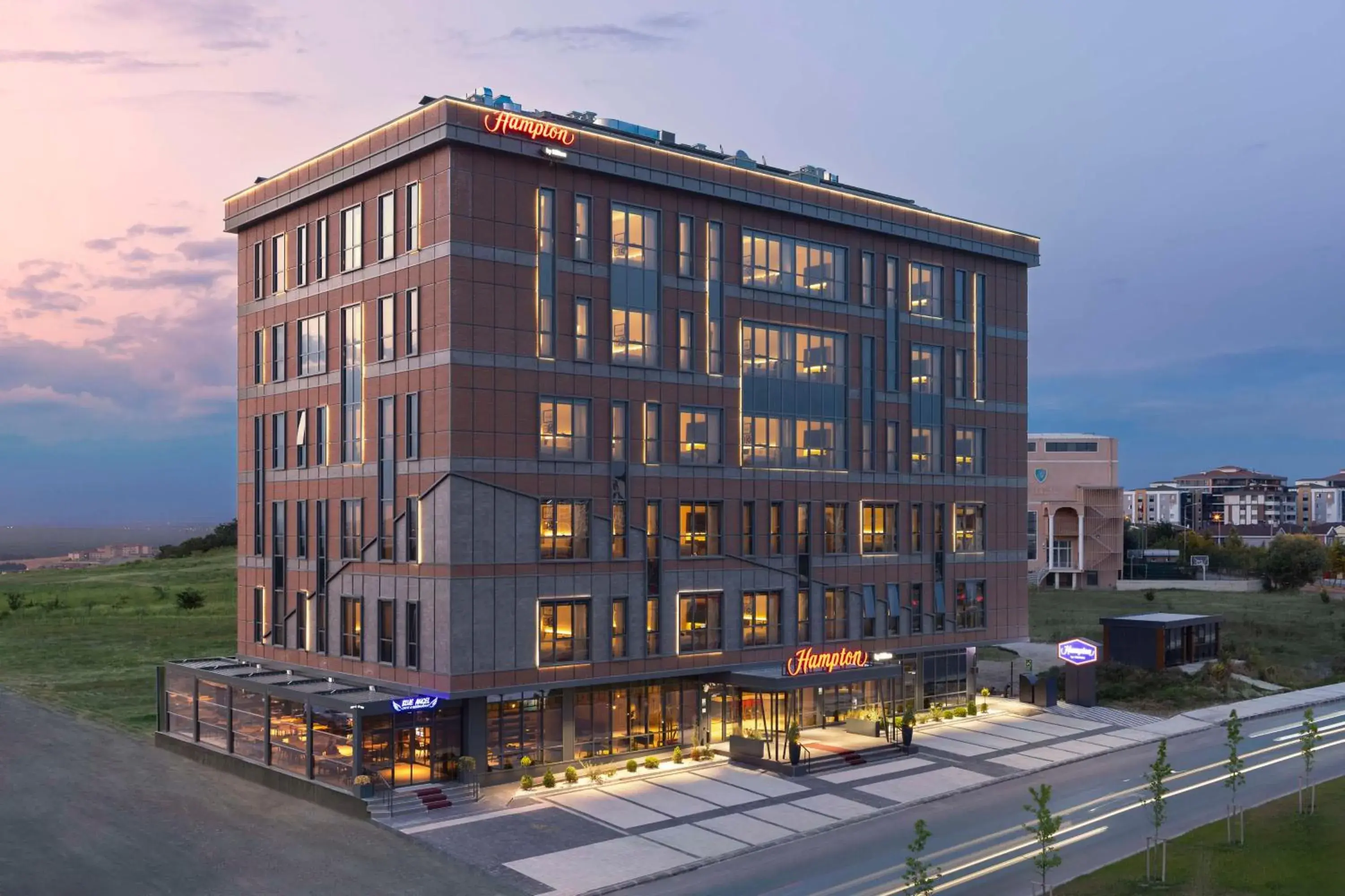 Property building in Hampton By Hilton Cerkezkoy Property building in Hampton By Hilton Cerkezkoy