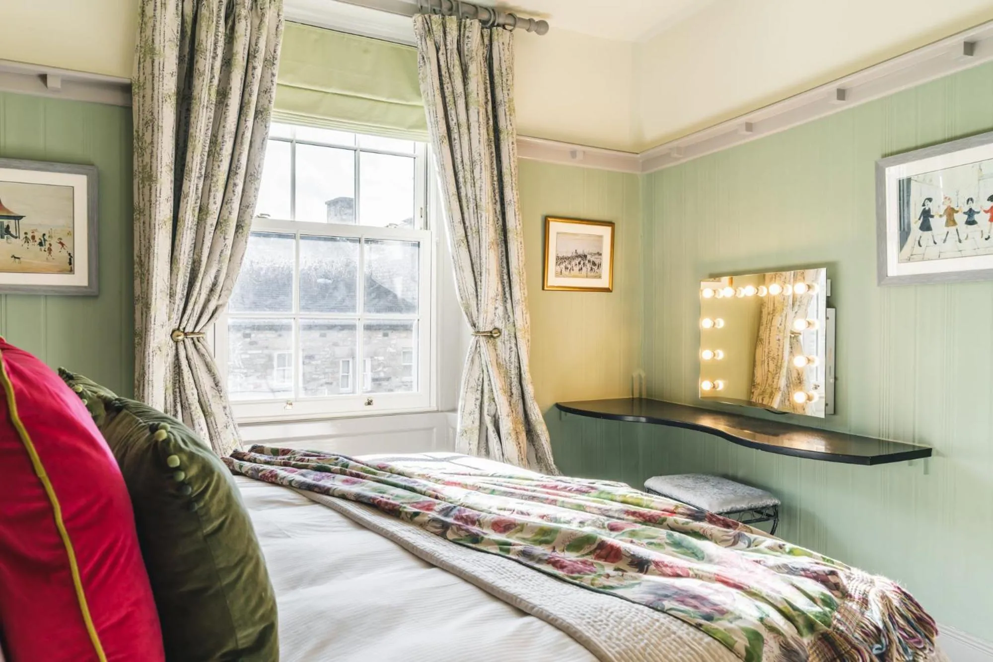 Bed in Royal View Apartments