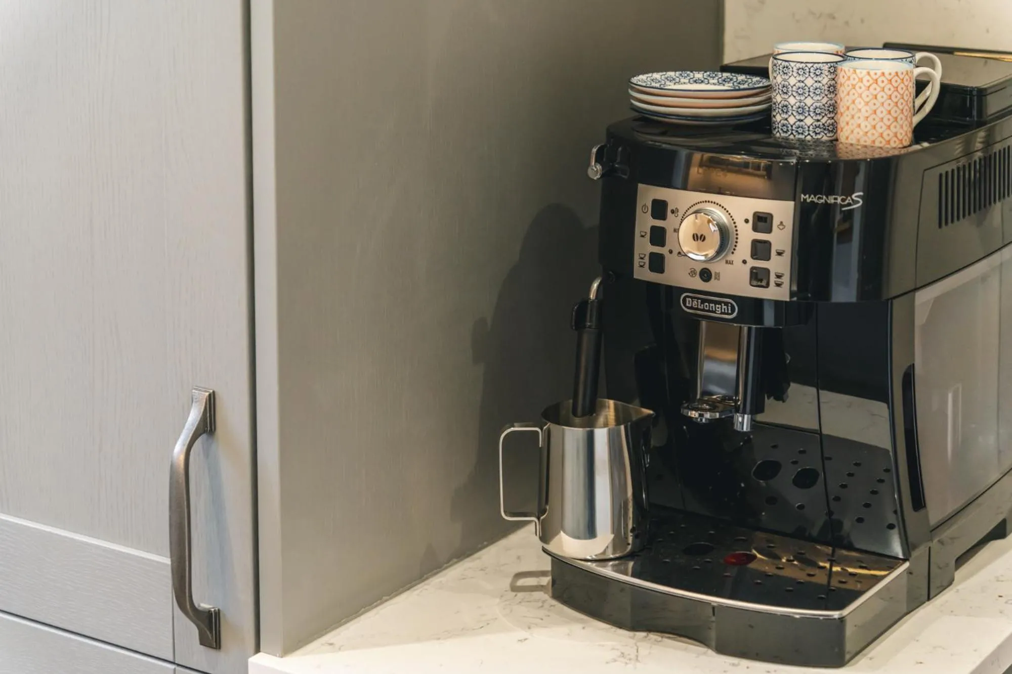 Coffee/tea facilities in Royal View Apartments
