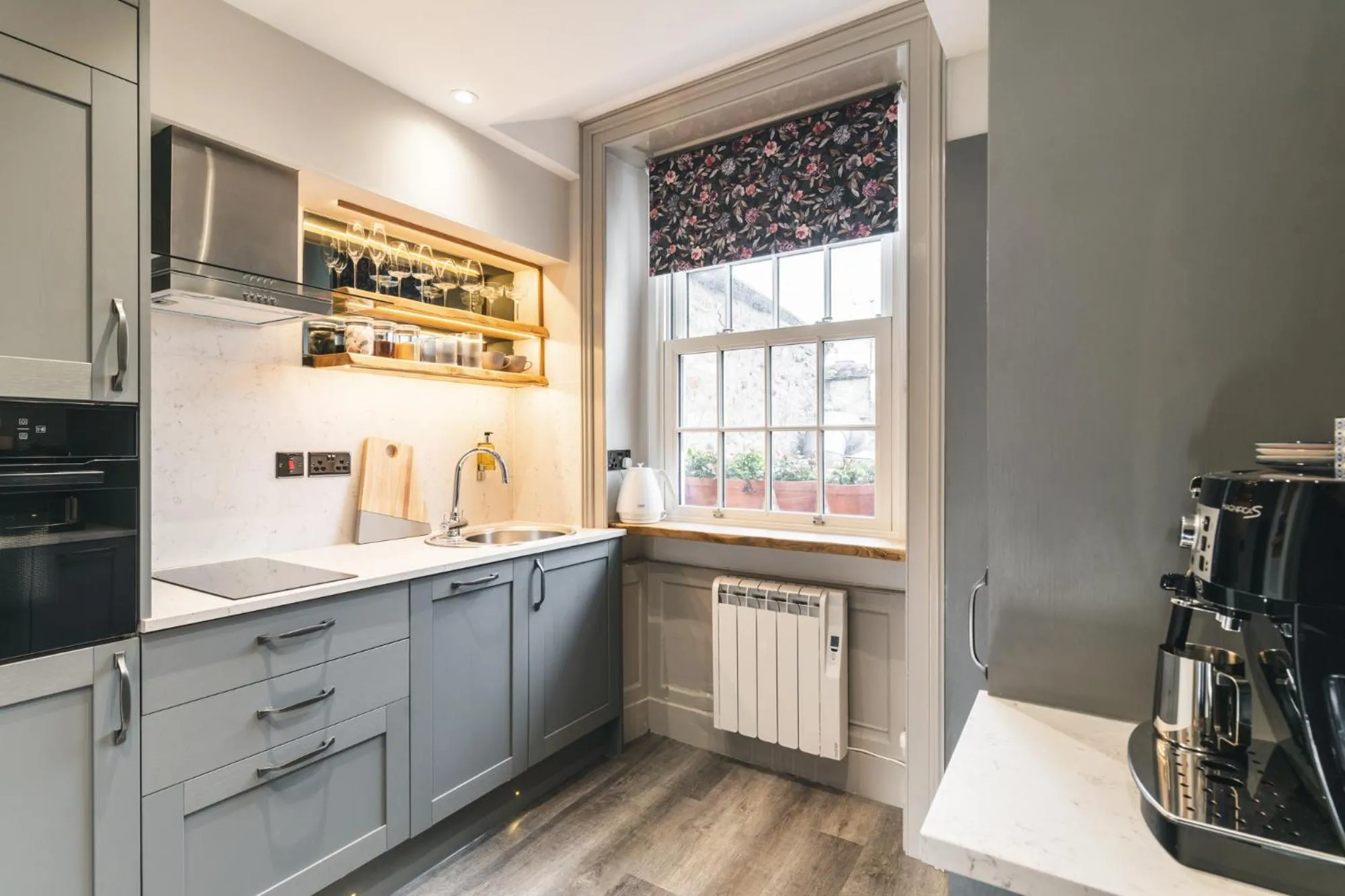 Coffee/tea facilities in Royal View Apartments