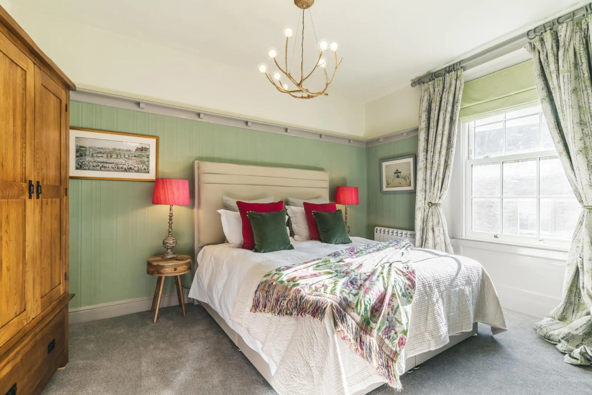 Bed in Royal View Apartments