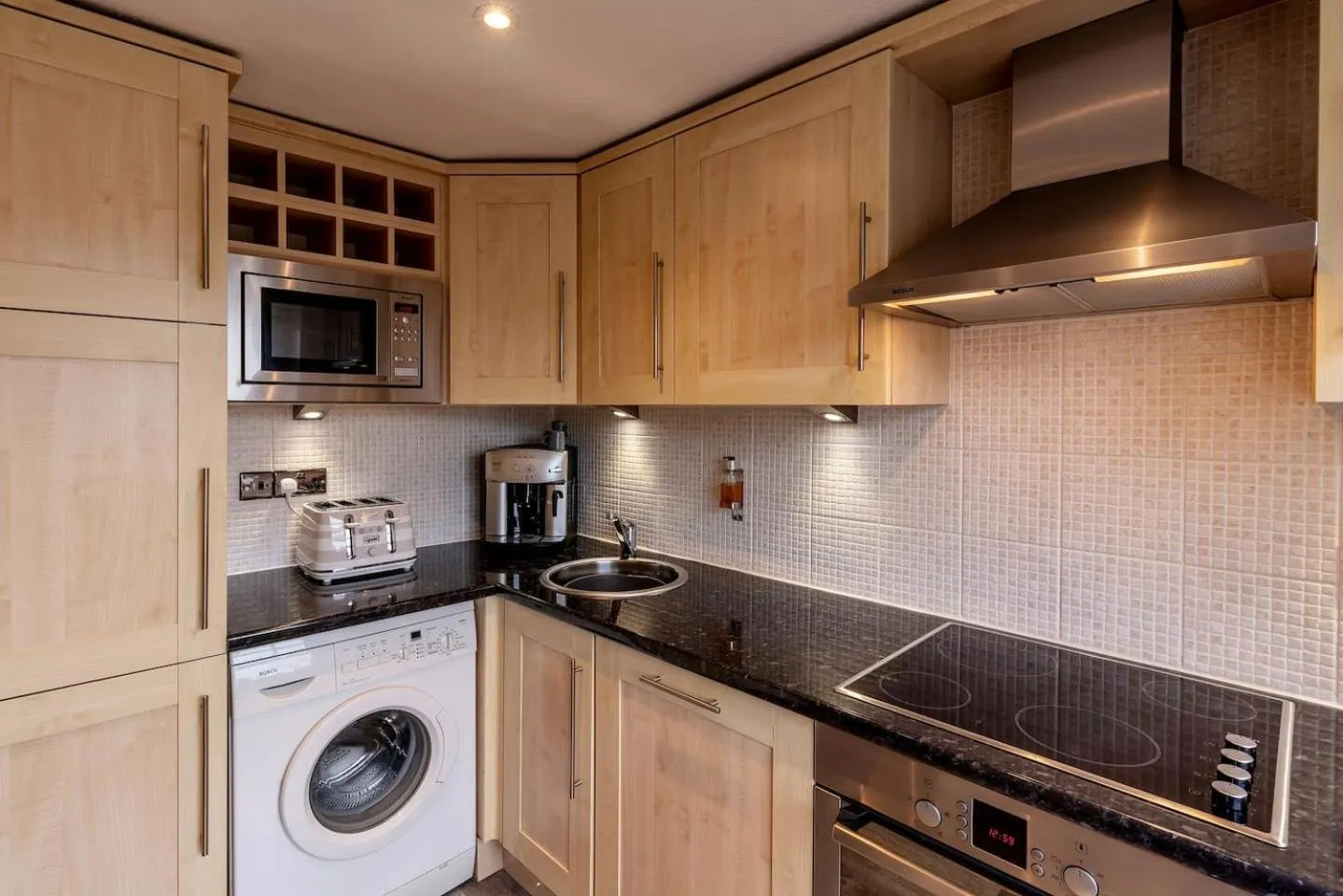 Coffee/tea facilities in Royal View Apartments