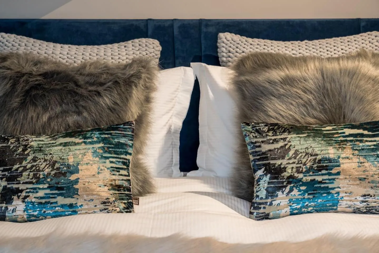 Bed in Royal View Apartments