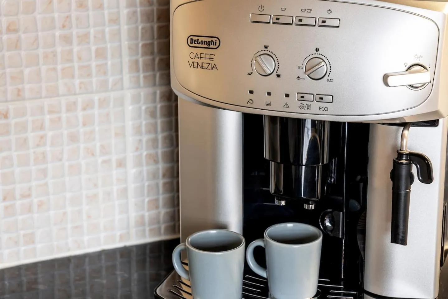 Coffee/tea facilities in Royal View Apartments