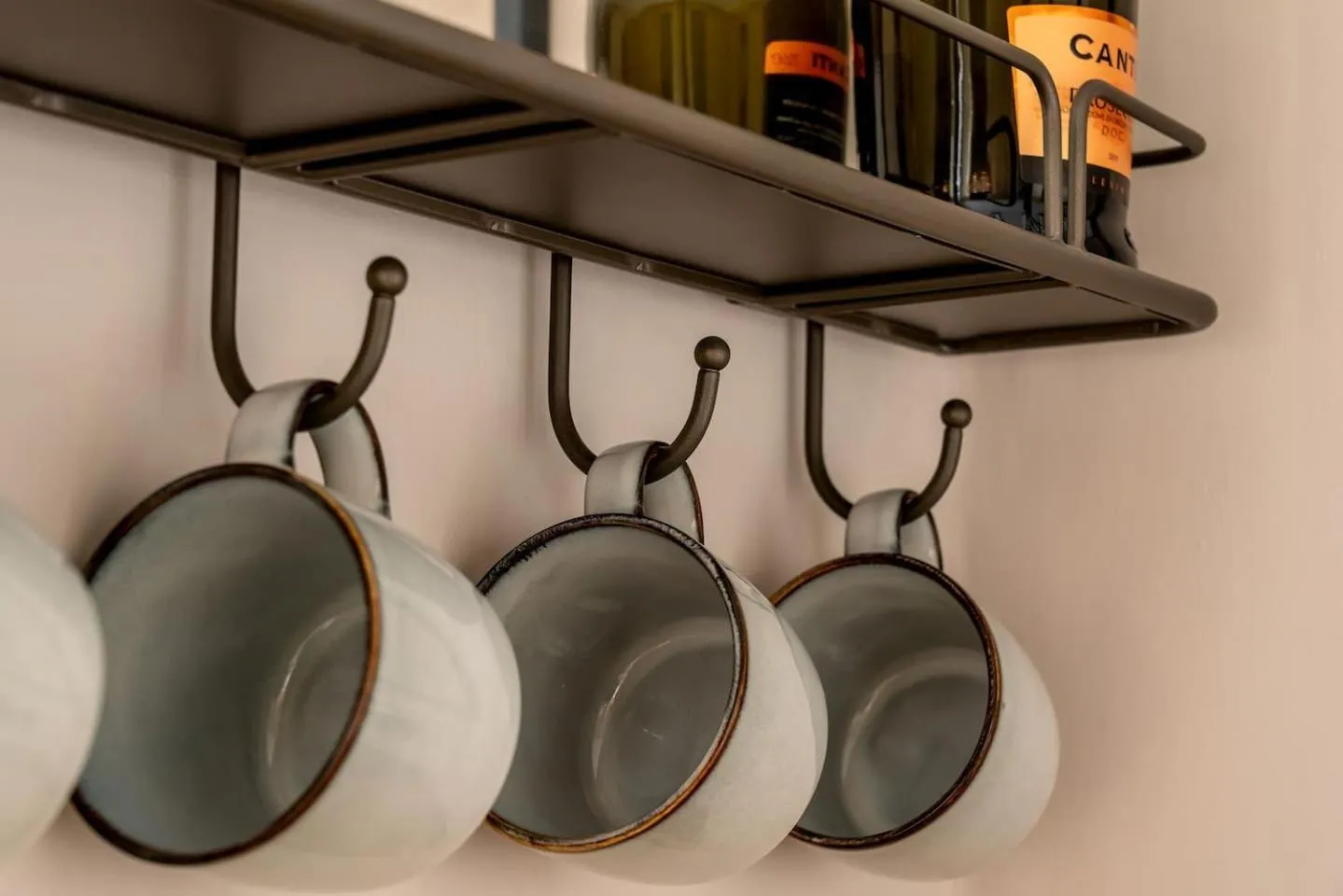 Kitchen or kitchenette in Royal View Apartments