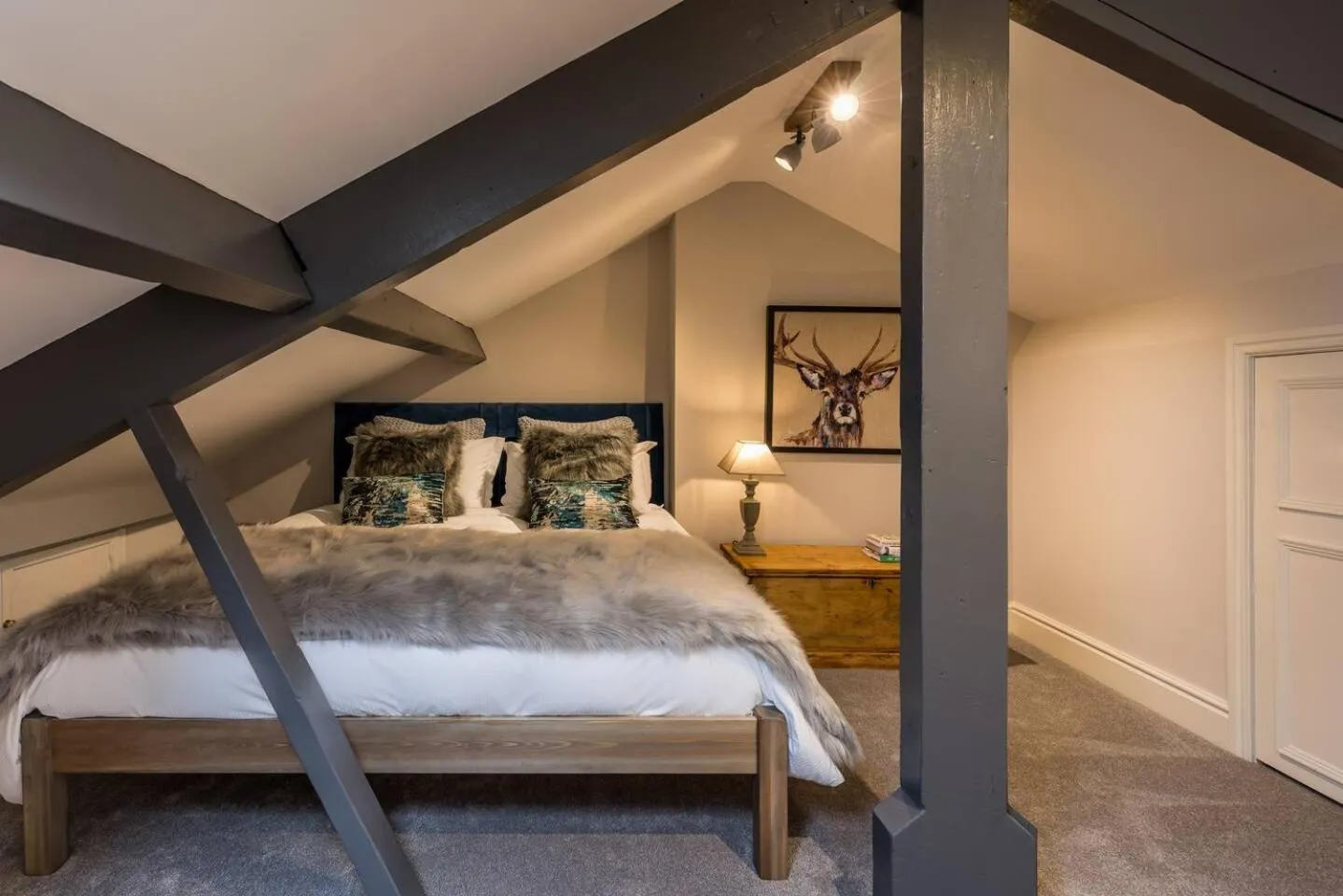 Bed in Royal View Apartments