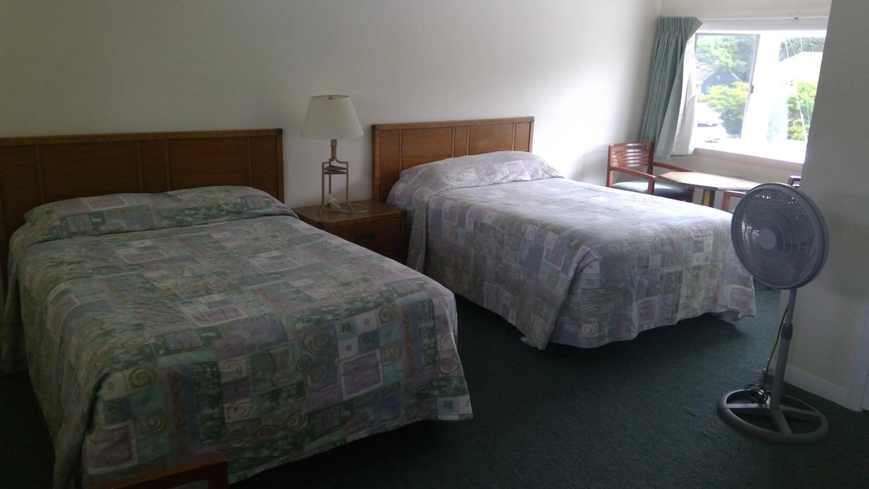 Bed in VILLAGE GREEN MOTEL