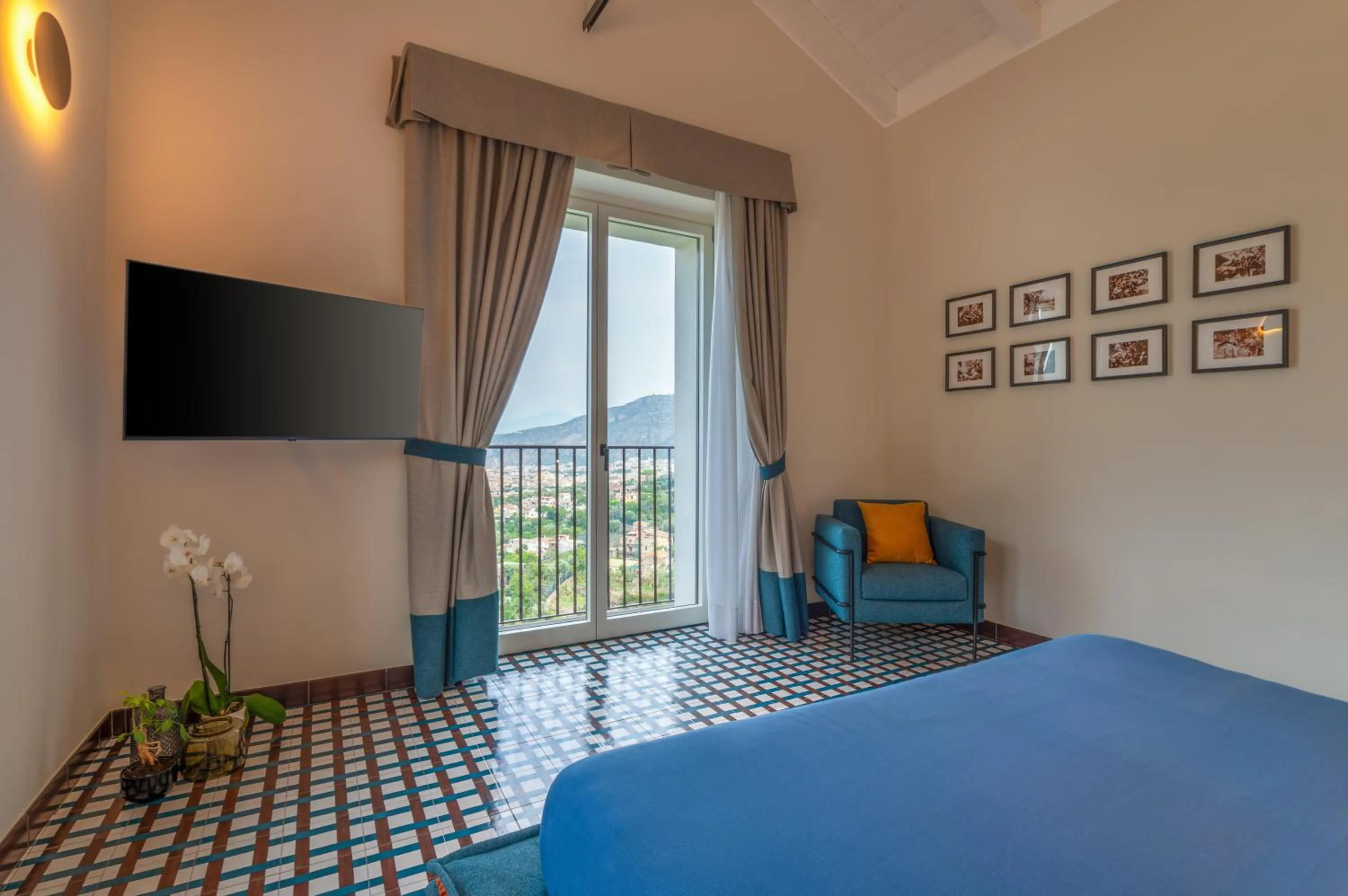 TV and multimedia, Bed in Gargiulo Resort