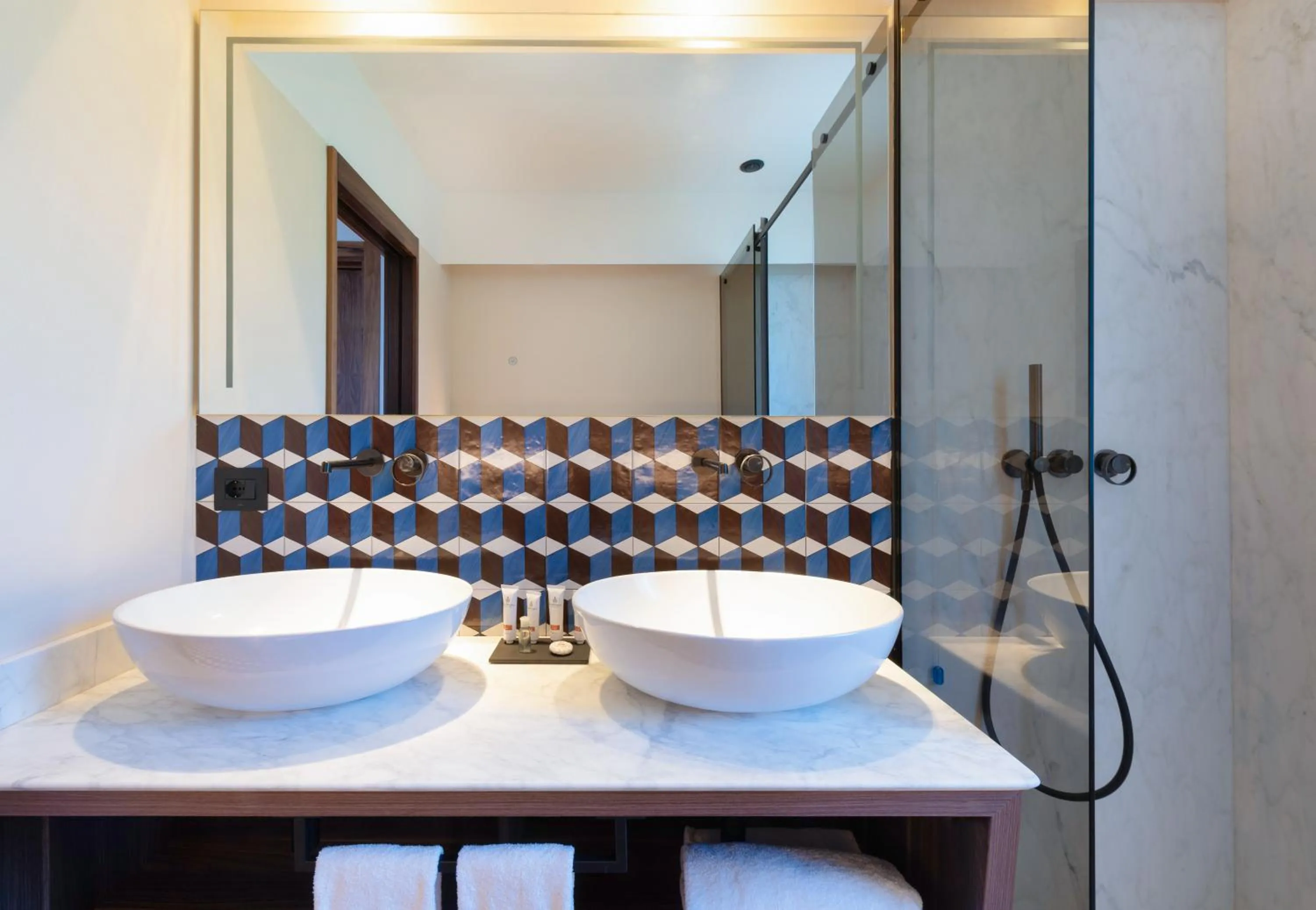 Shower in Gargiulo Resort