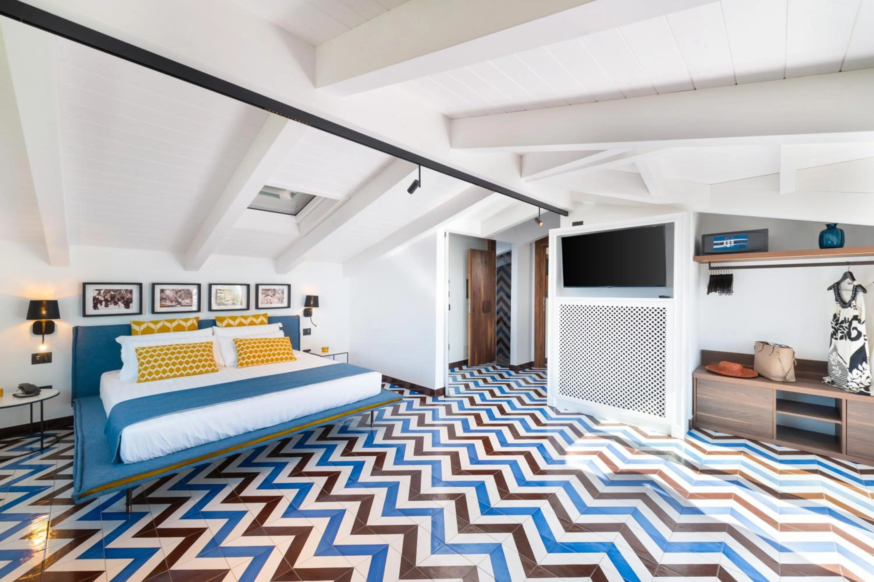 TV and multimedia, Bed in Gargiulo Resort