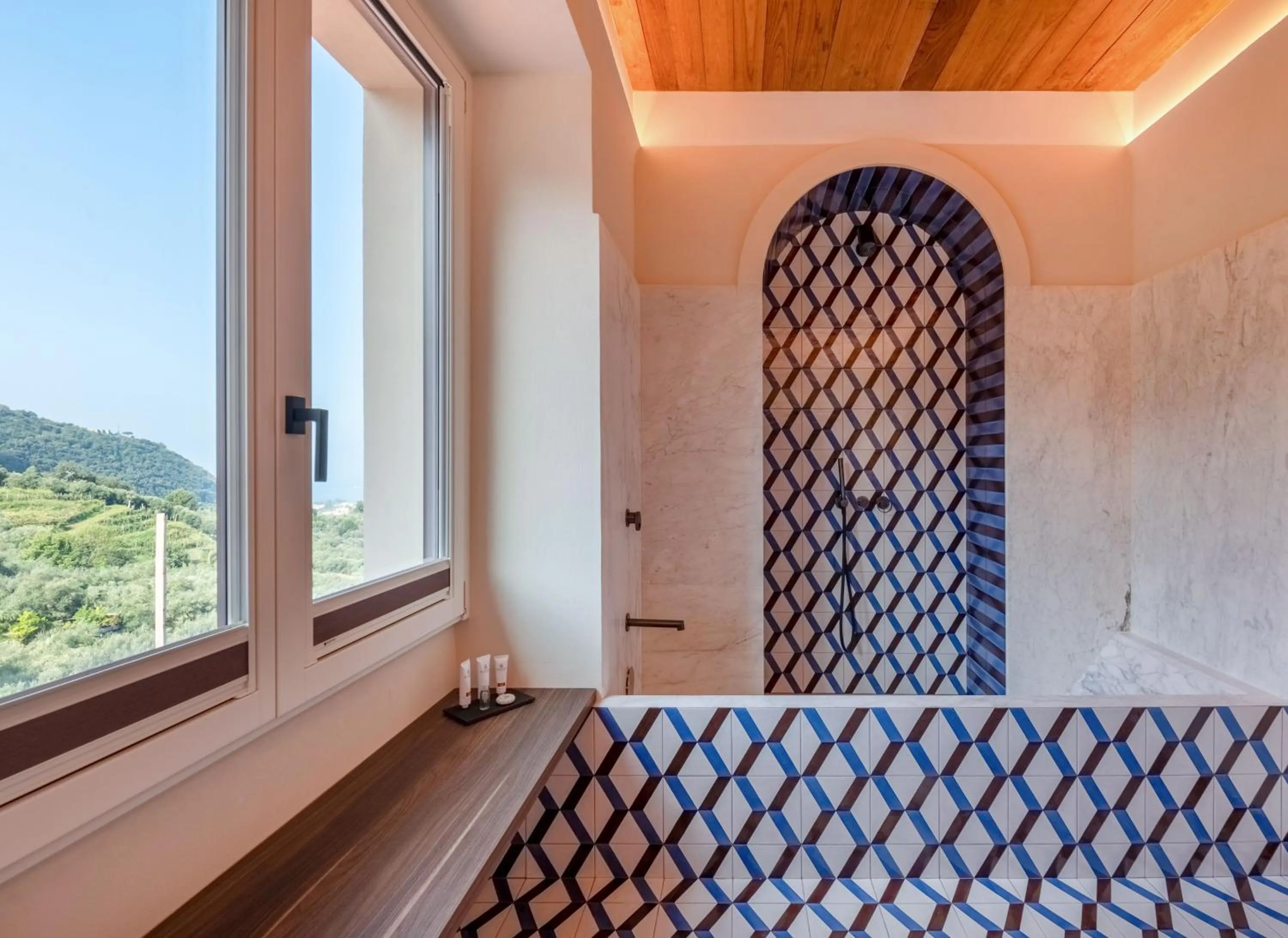 Bath in Gargiulo Resort