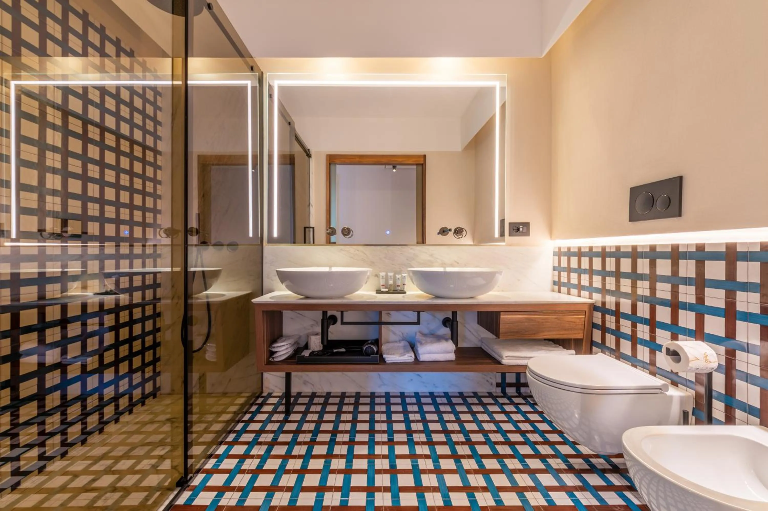 Shower in Gargiulo Resort