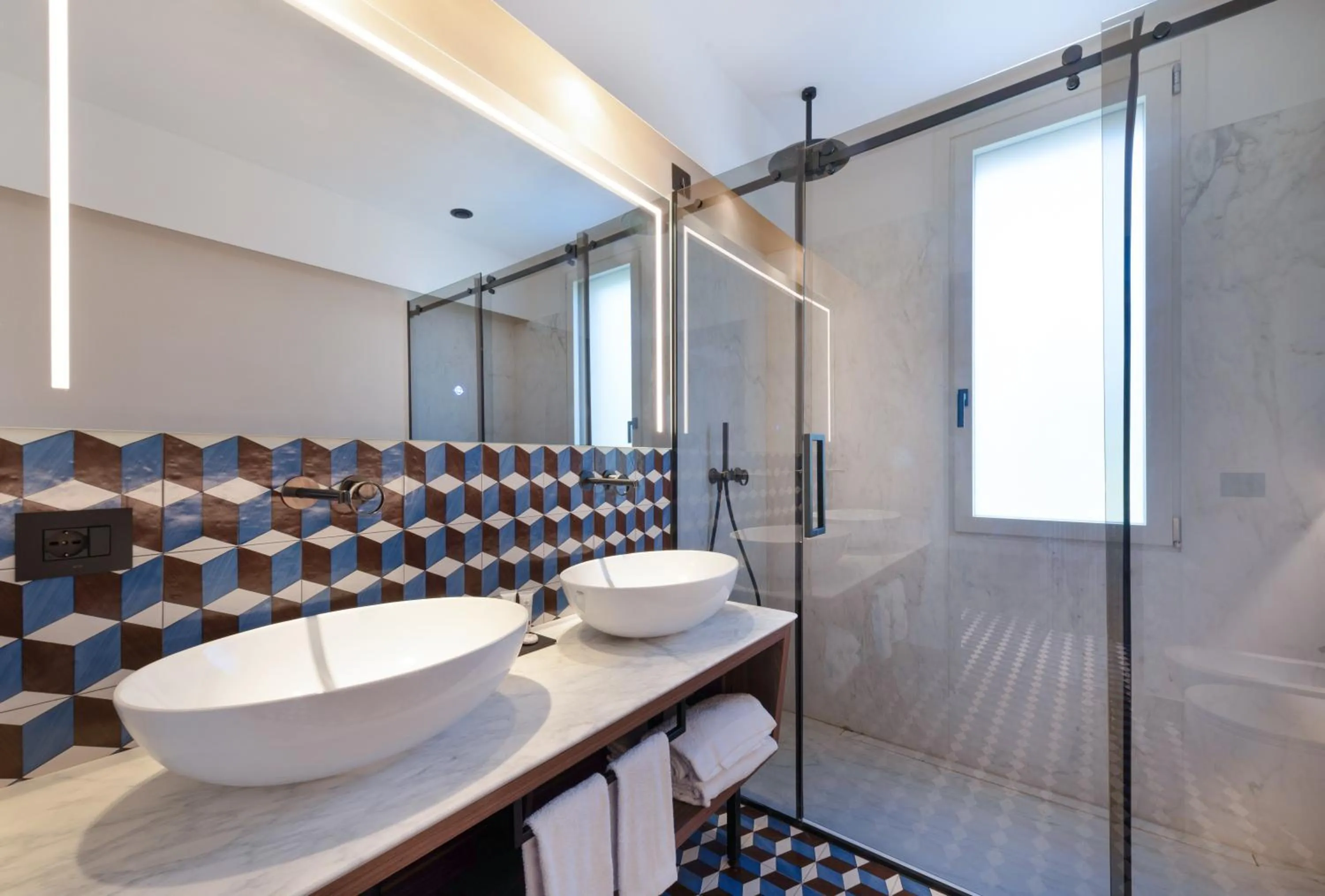 Shower in Gargiulo Resort