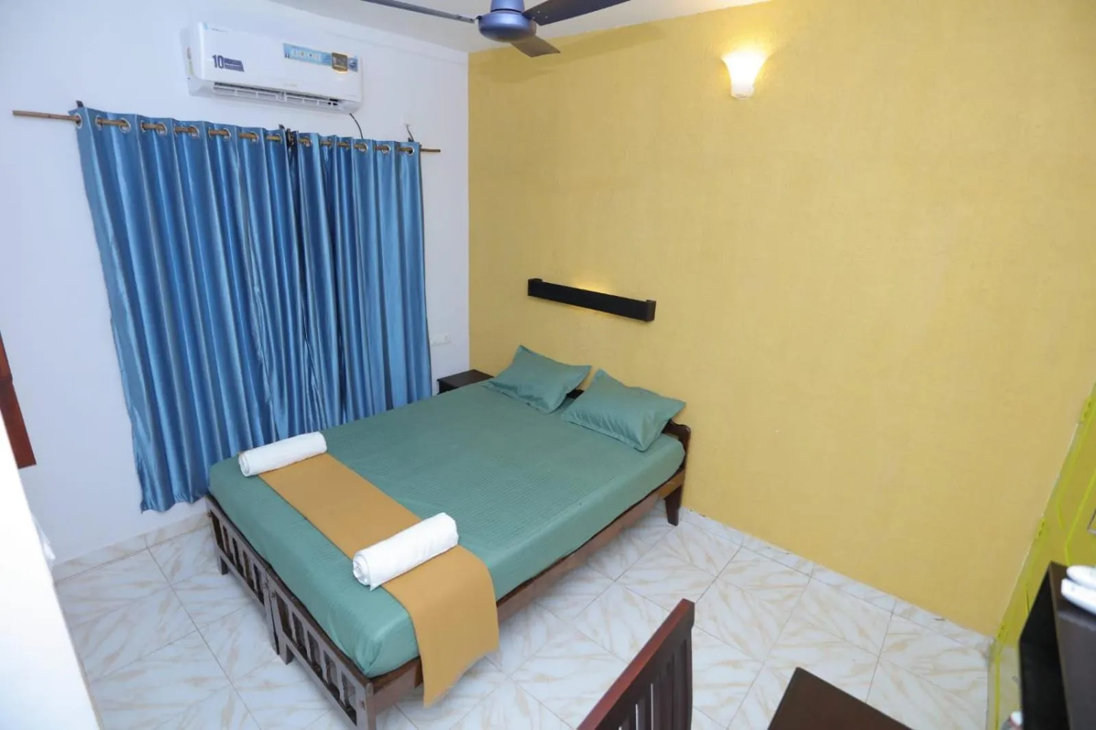 Bedroom, Bed in Sky Frame Beach Resort