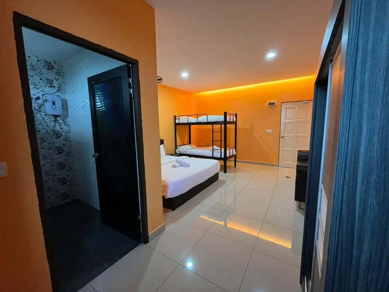 Quadruple Room with Private Bathroom in Tekoma Resort Cameron Highlands Quadruple Room with Private Bathroom in Tekoma Resort Cameron Highlands