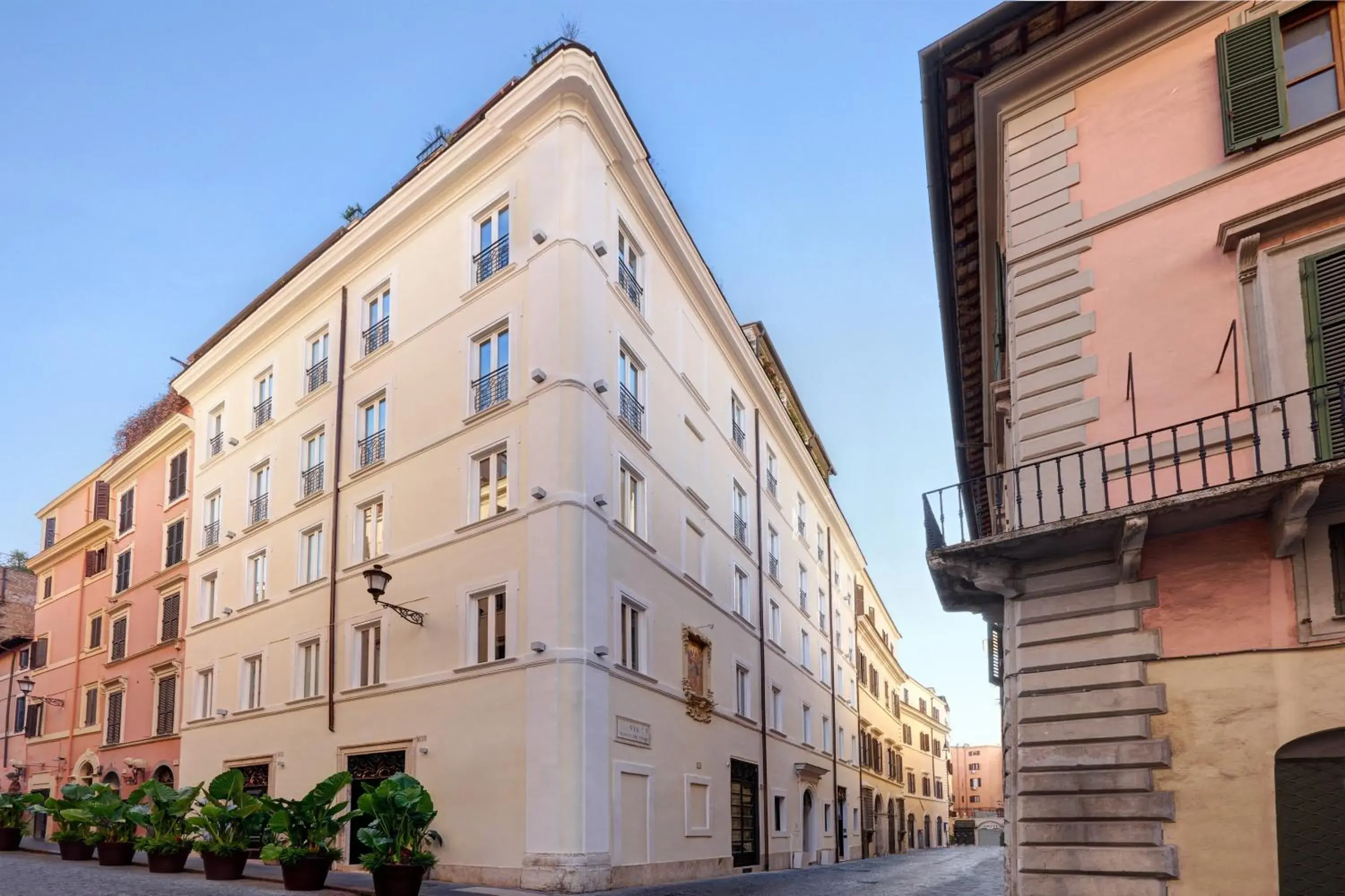 Property building in TB Place Roma Property building in TB Place Roma