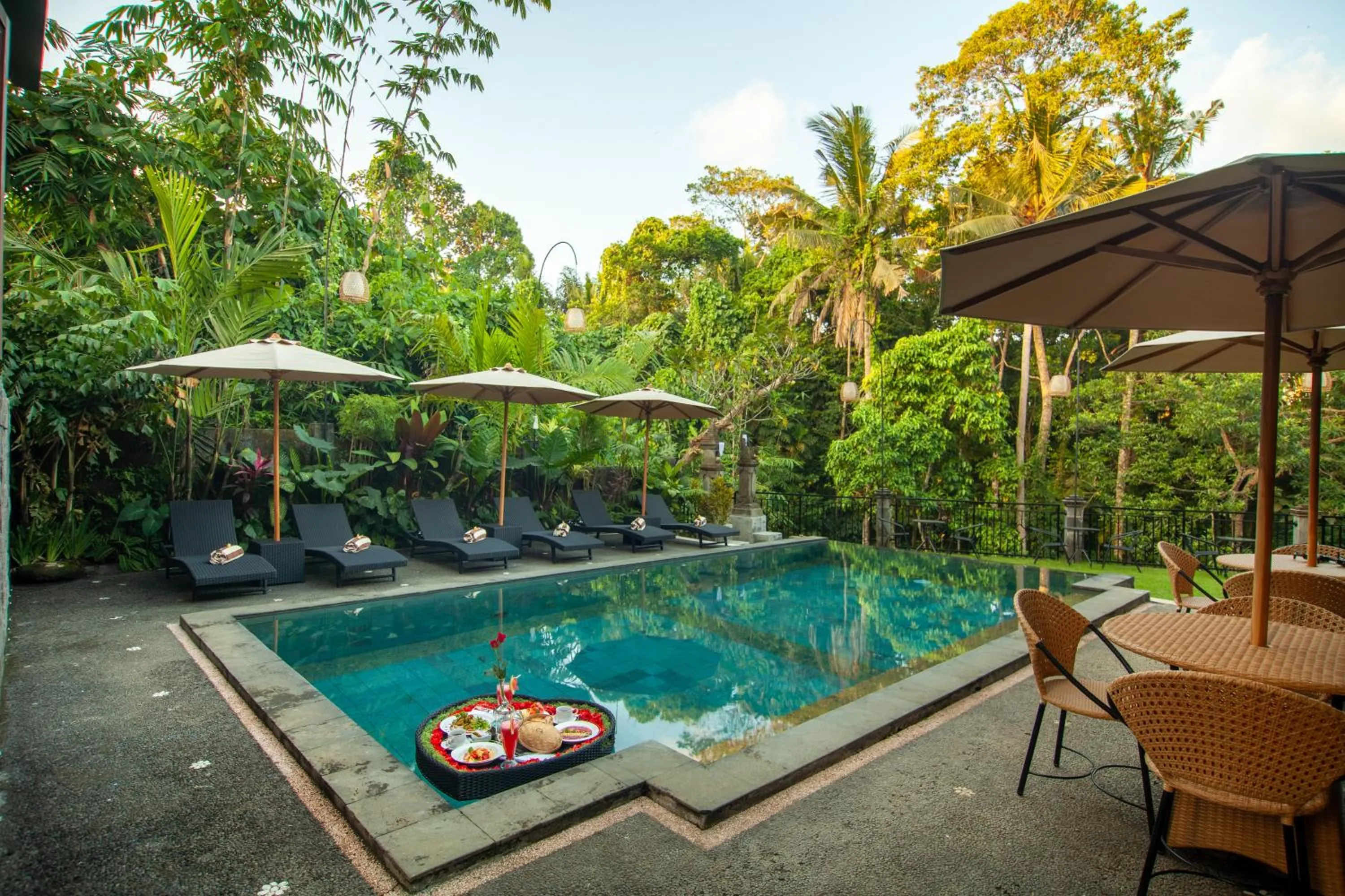 Swimming pool in Ahamta Ubud by Prasi