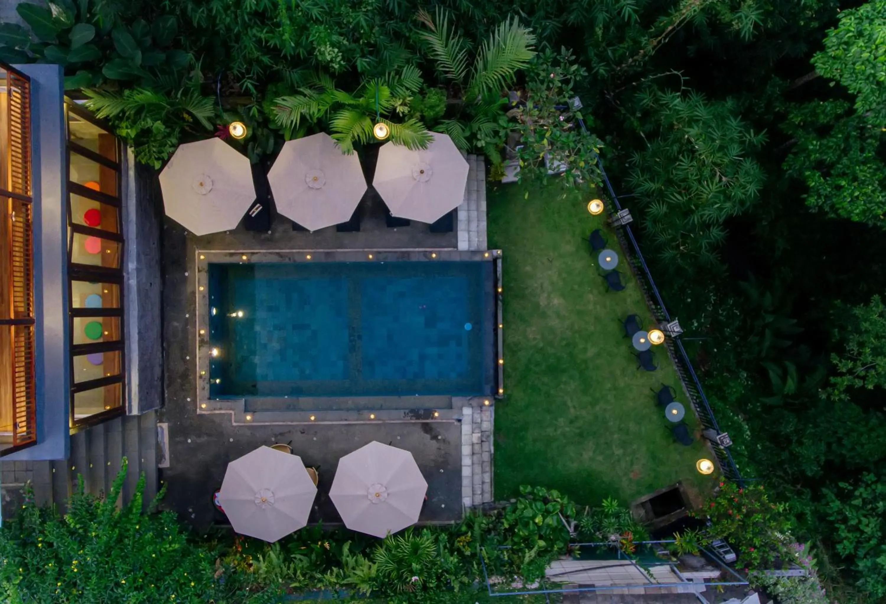 Swimming pool in Ahamta Ubud by Prasi