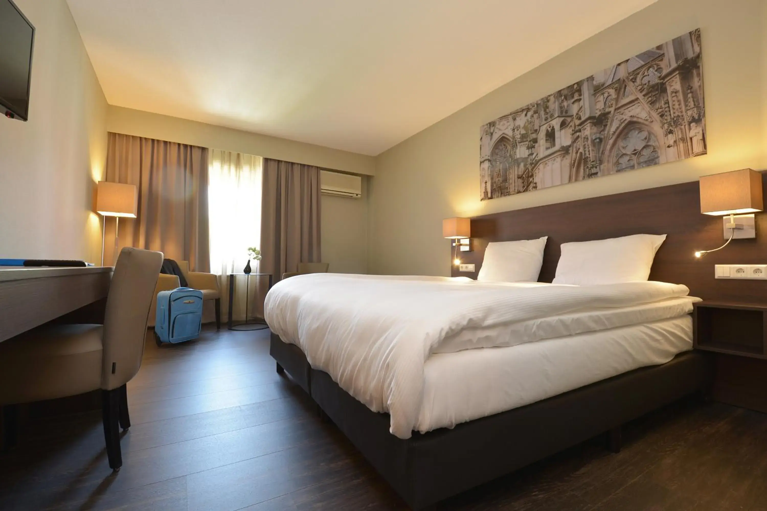 Photo of the whole room, Bed in Fletcher Hotel-Restaurant ‘s-Hertogenbosch Photo of the whole room, Bed in Fletcher Hotel-Restaurant ‘s-Hertogenbosch