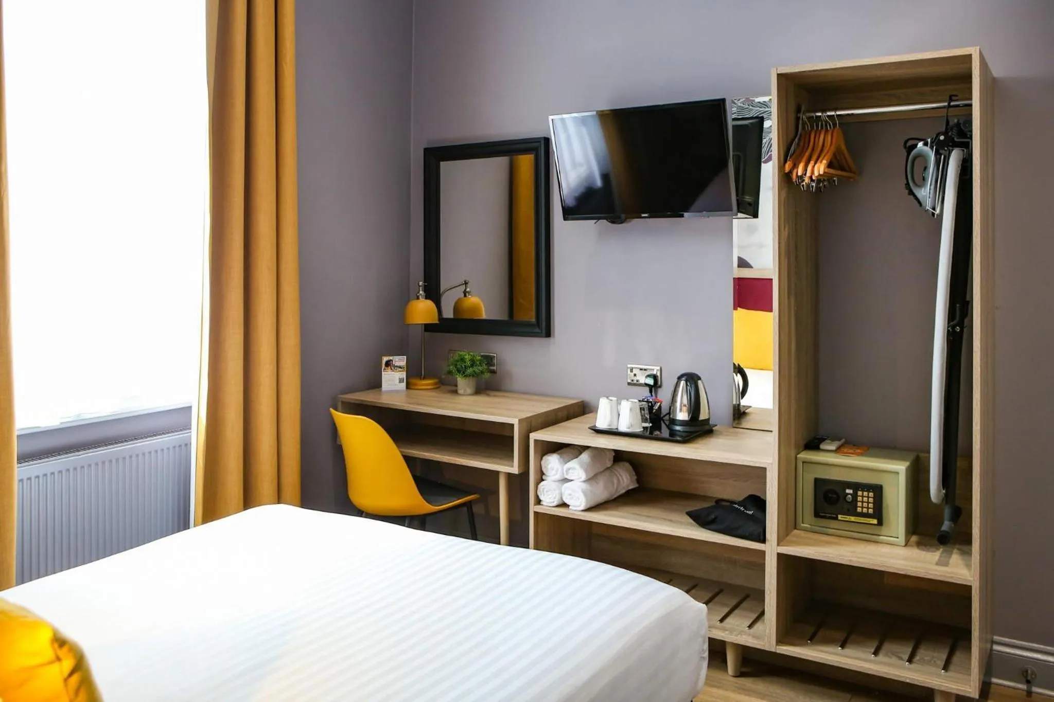 Bedroom, Bed in Comfort Inn Victoria