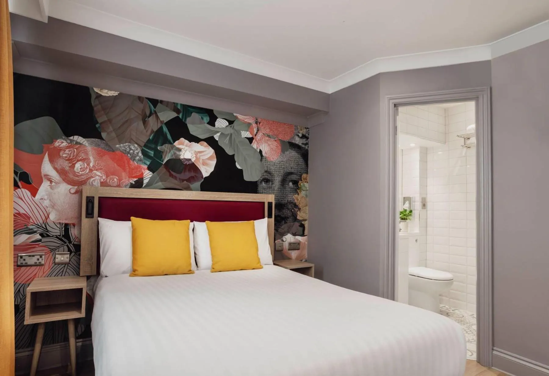 Bedroom, Bed in Comfort Inn Victoria