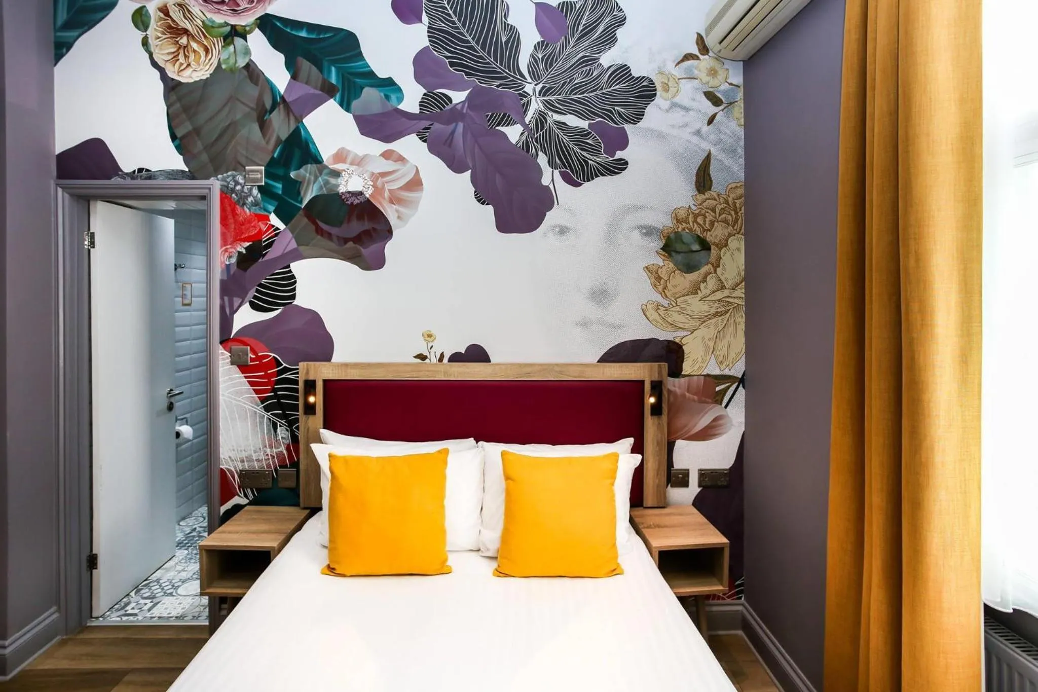 Bedroom, Bed in Comfort Inn Victoria