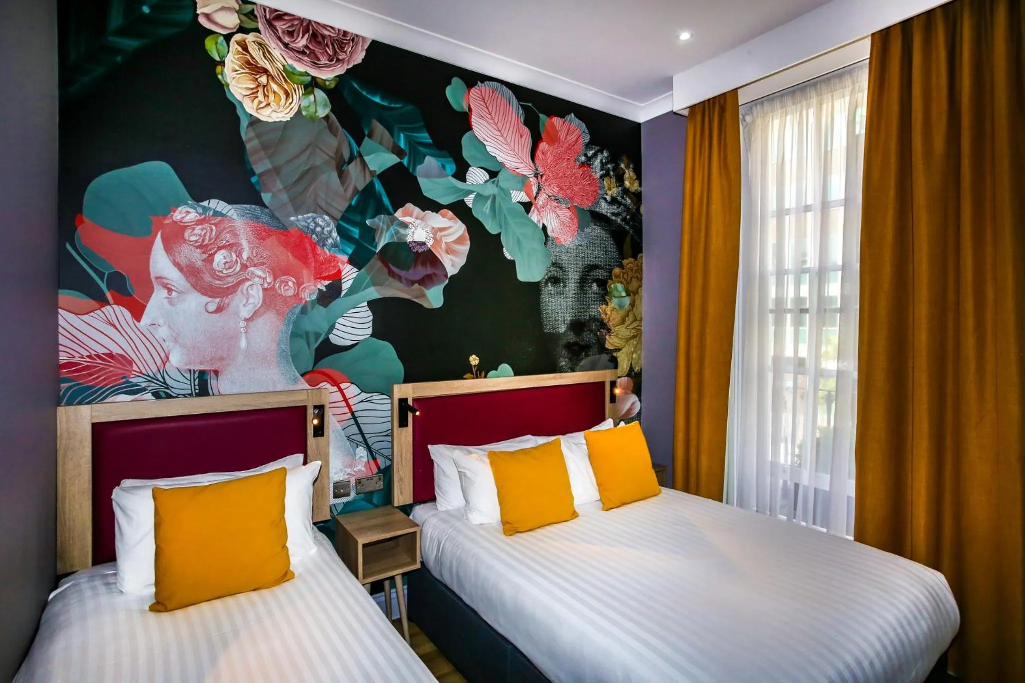 Bed in Comfort Inn Victoria