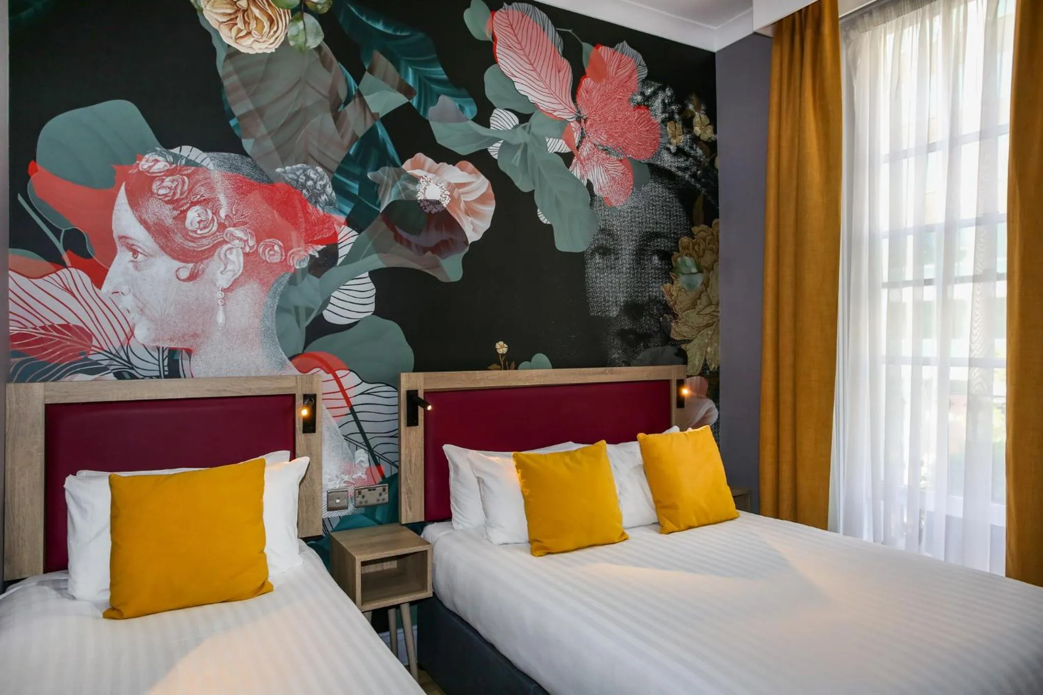 Bed in Comfort Inn Victoria