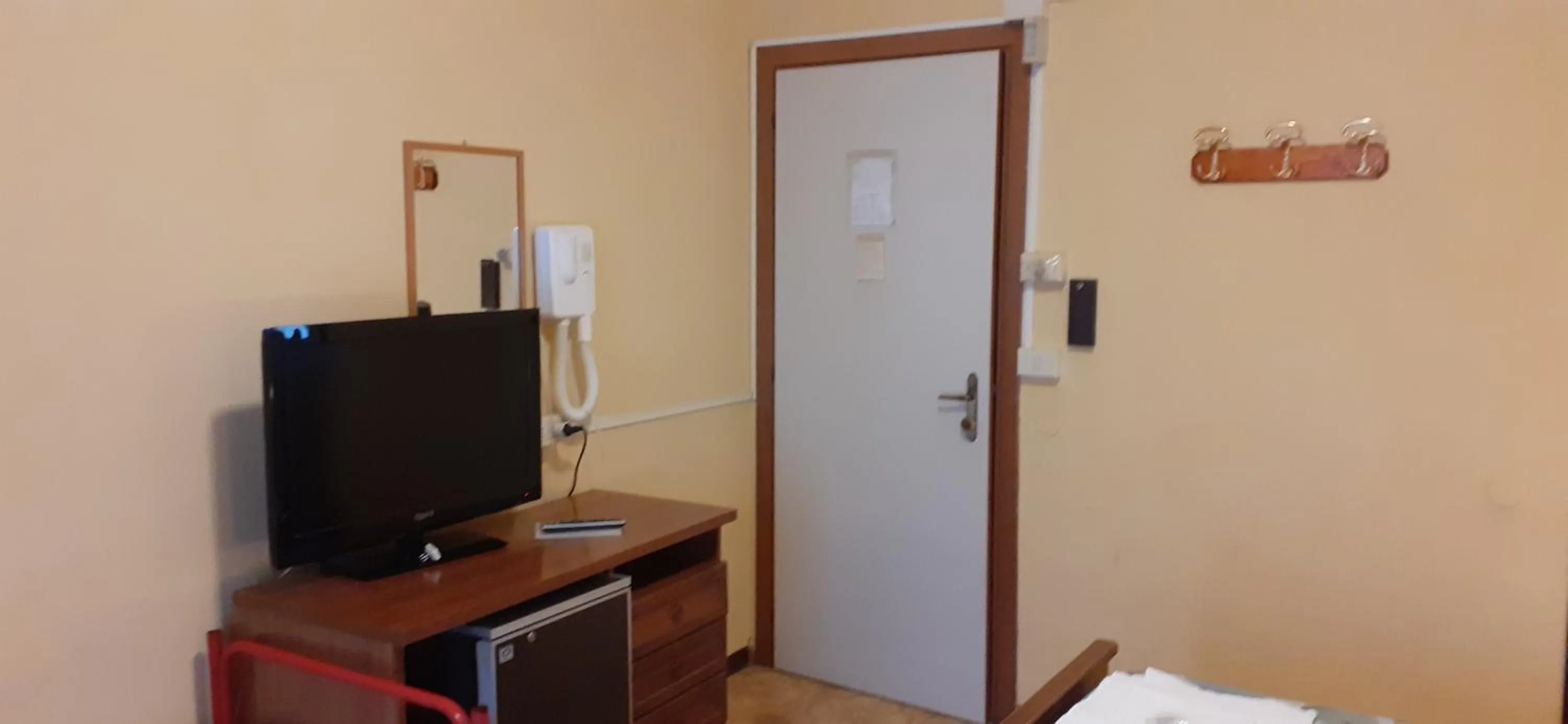 TV and multimedia, TV/Entertainment Center in Albergo Da Peppino