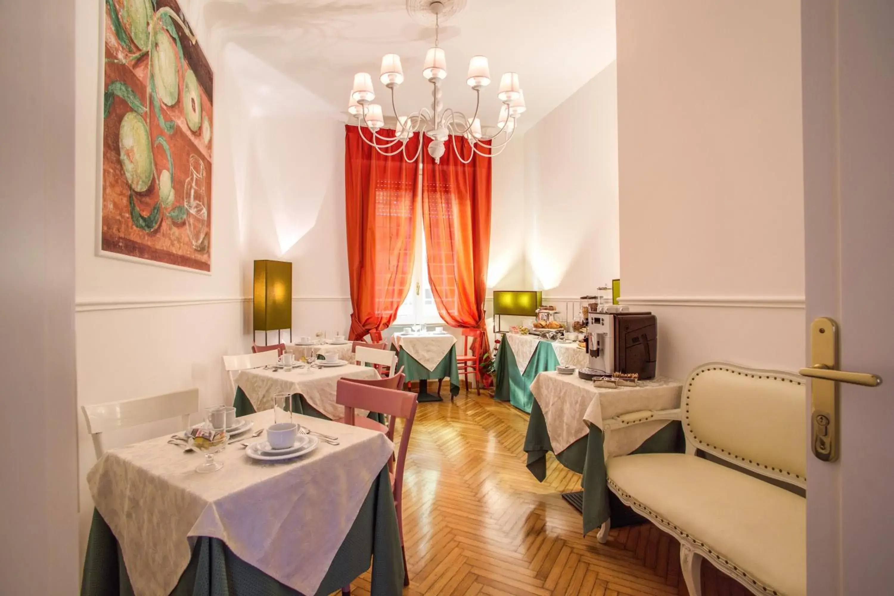 Restaurant/places to eat, Bed in Roma In Una Stanza Guesthouse Restaurant/places to eat, Bed in Roma In Una Stanza Guesthouse