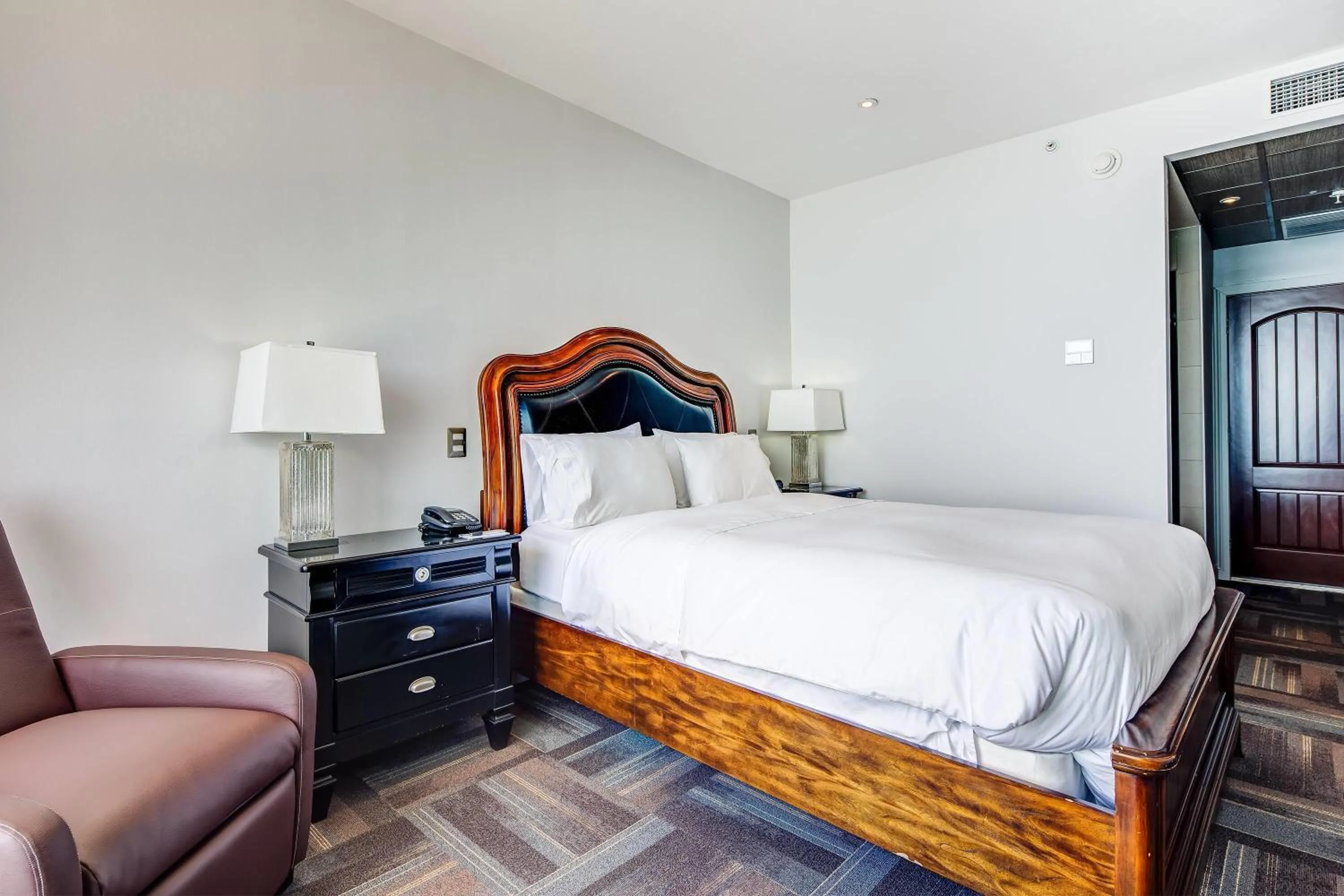 Photo of the whole room, Bed in Wyndham Garden Antofagasta Pettra