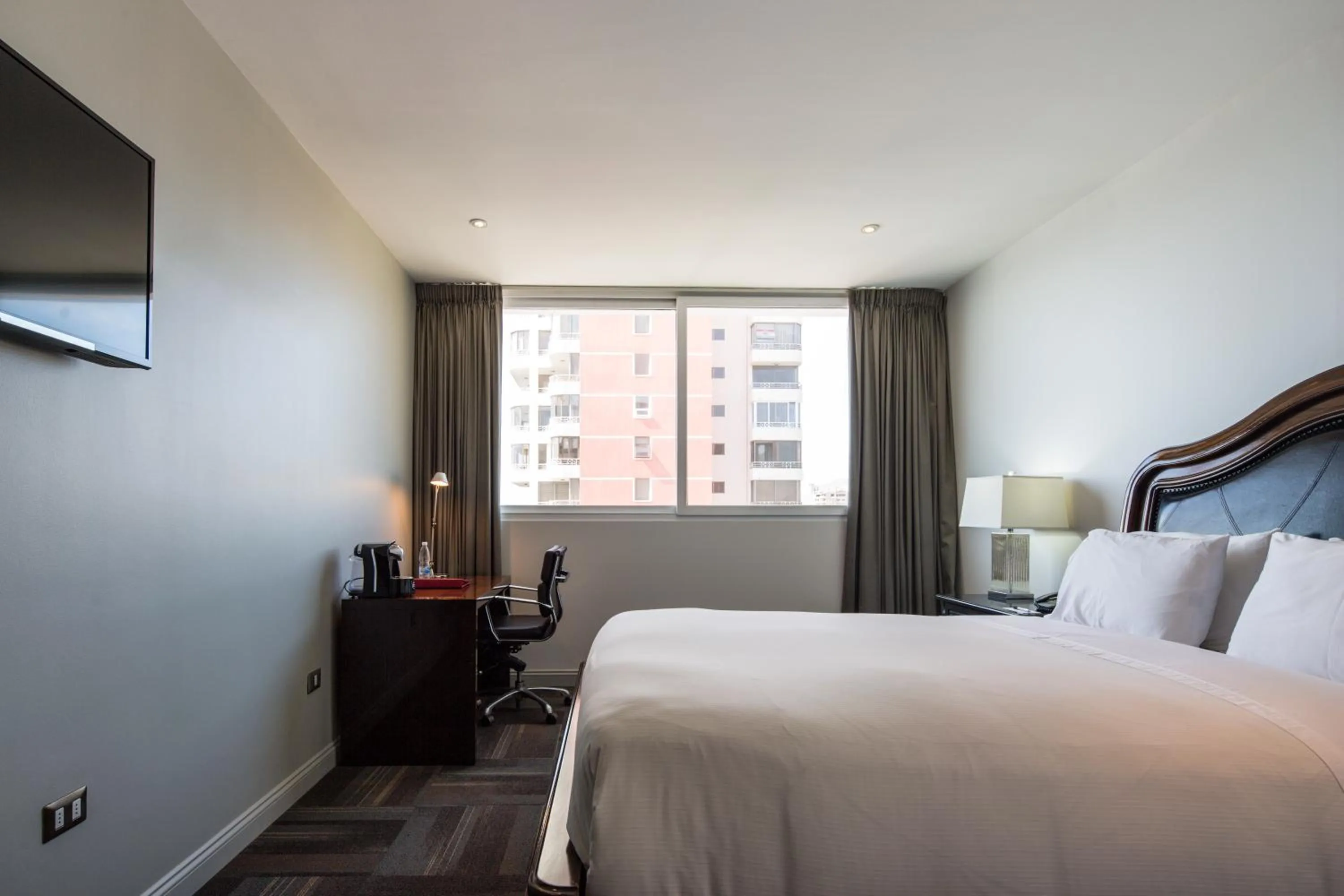 Bedroom, Bed in Wyndham Garden Antofagasta Pettra