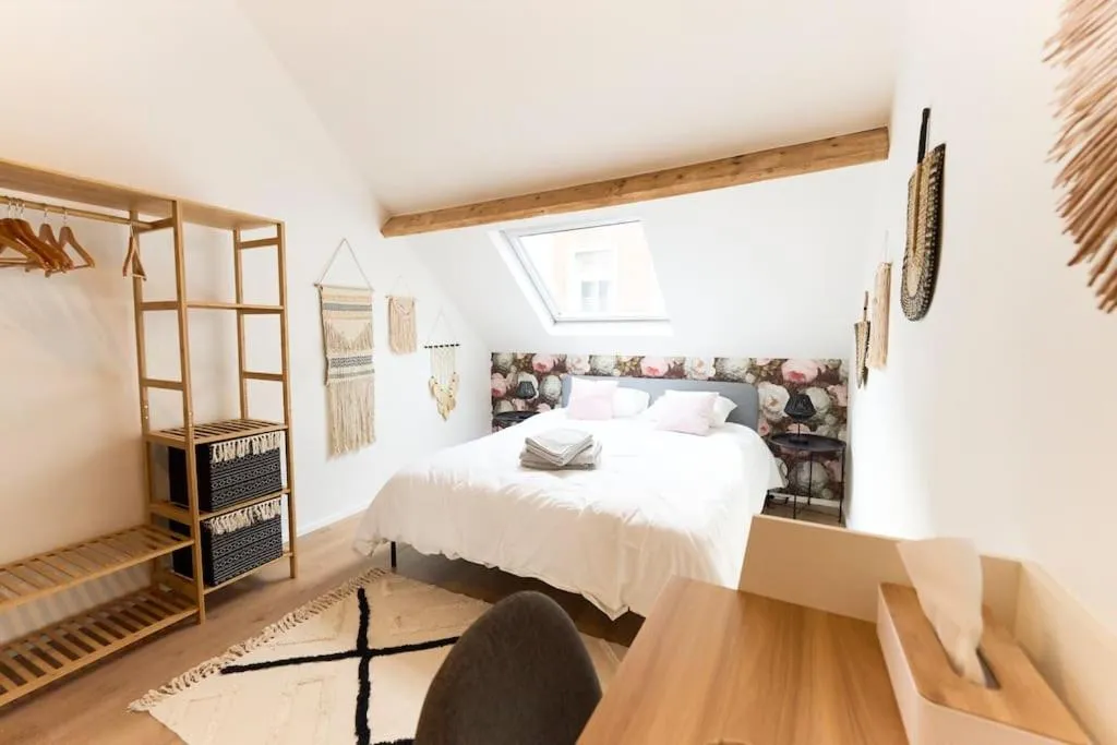 Three-Bedroom Apartment in Hippie chic !