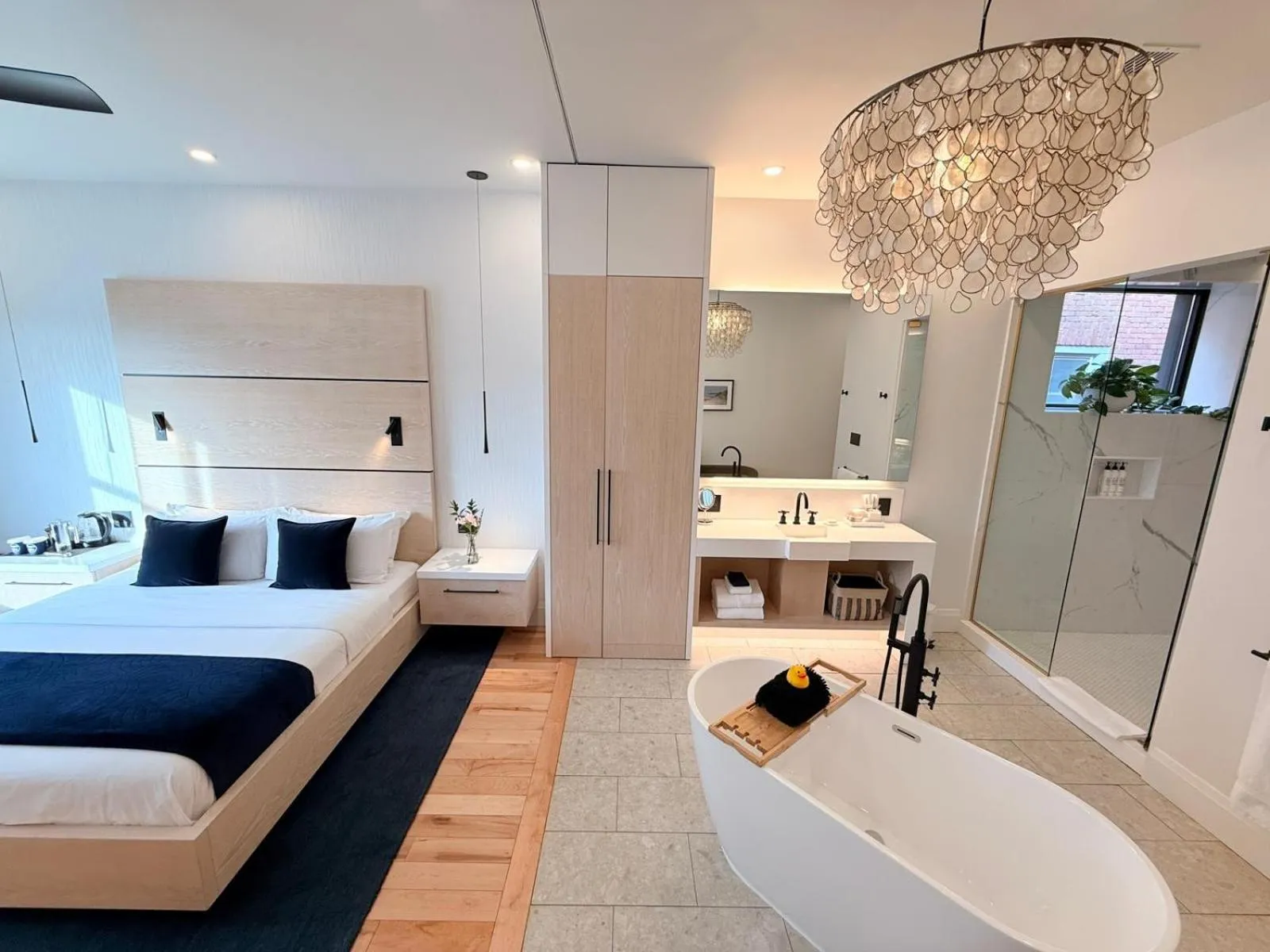 Shower, Bed in Cribs on Main