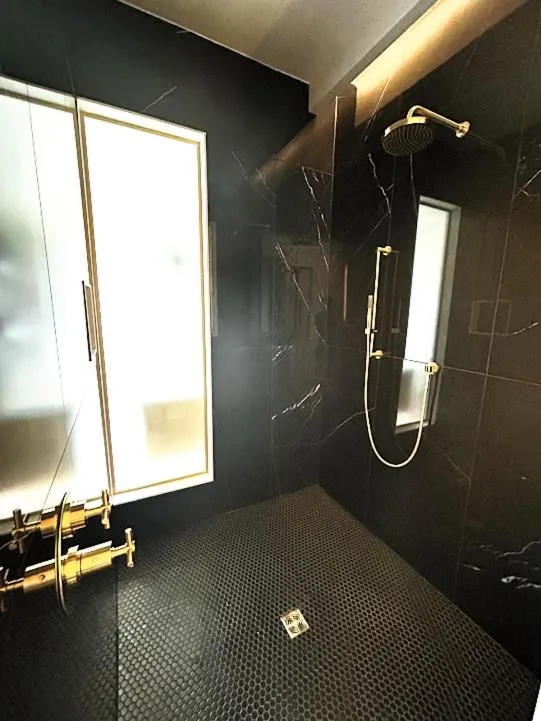 Shower in Cribs on Main