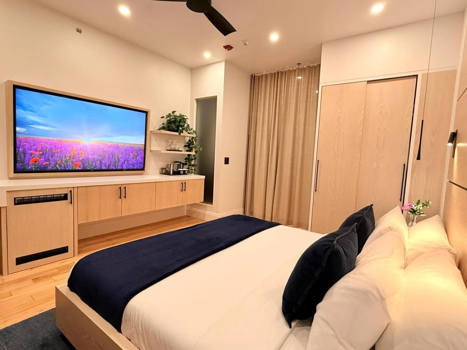 Bed in Cribs on Main