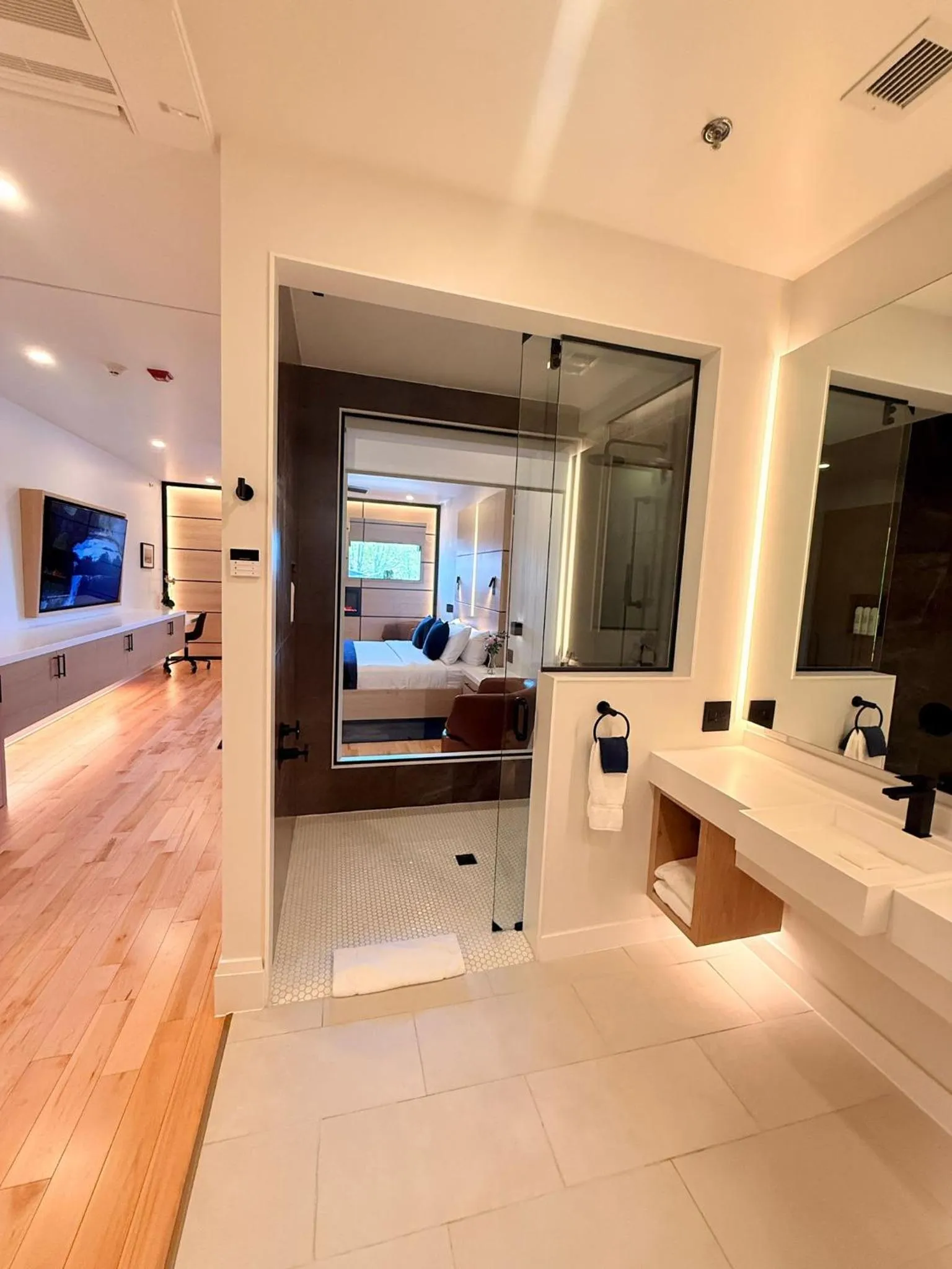 Shower in Cribs on Main