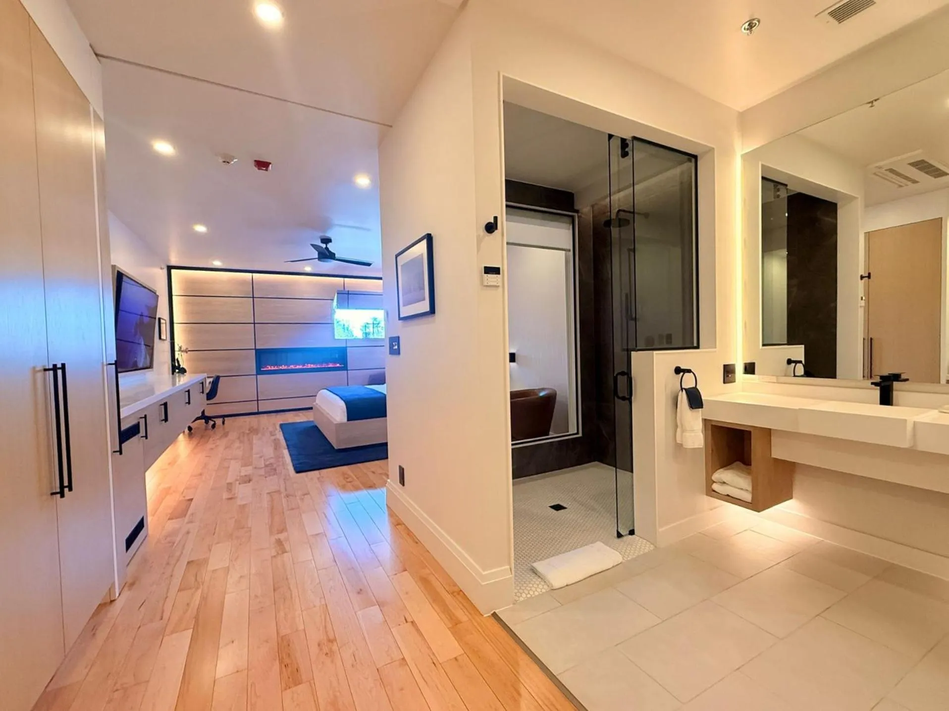 Bedroom in Cribs on Main