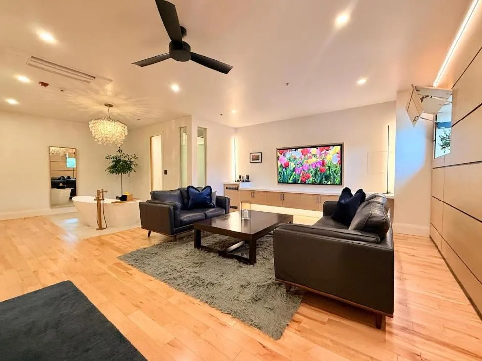 Bedroom in Cribs on Main