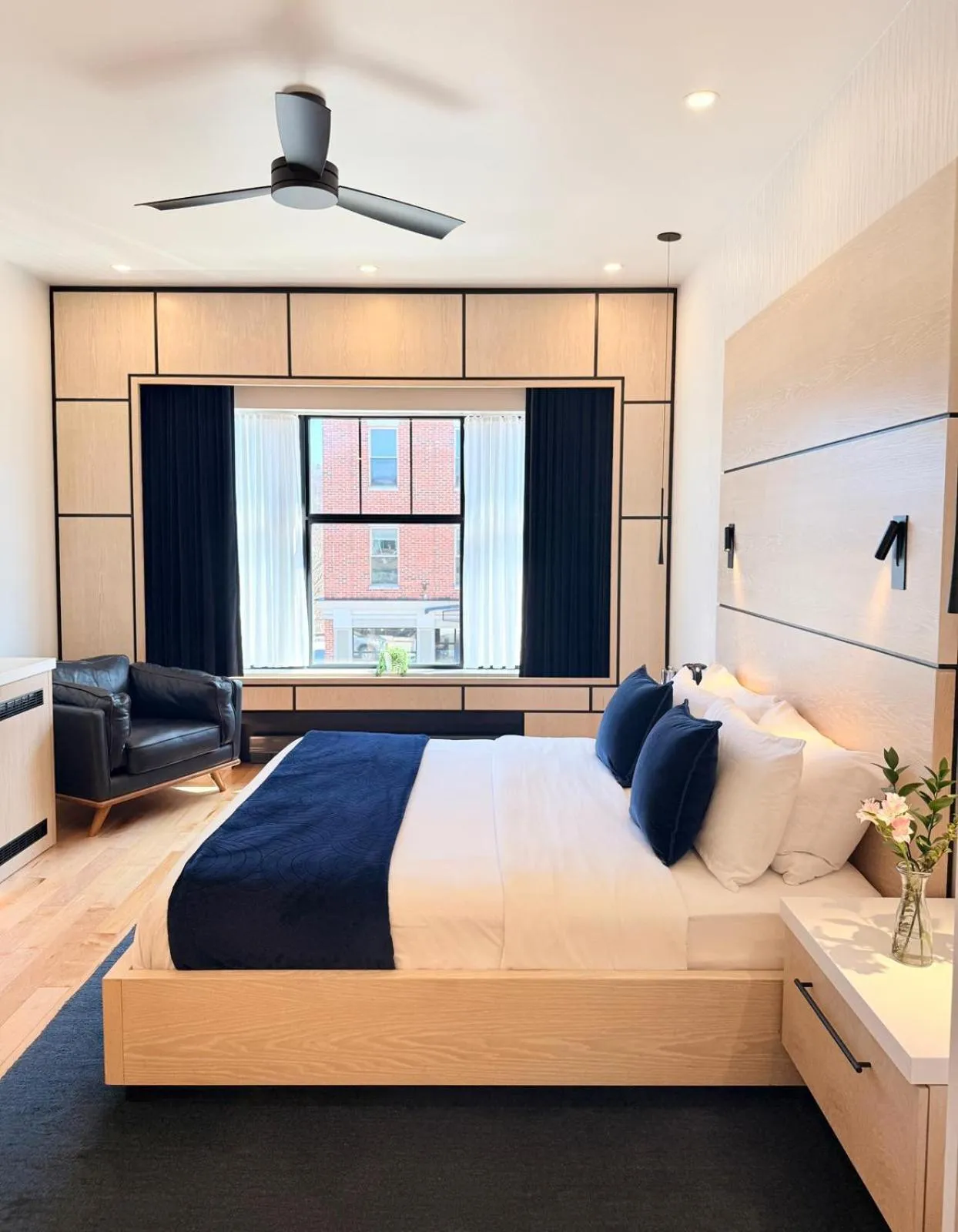 Bedroom, Bed in Cribs on Main