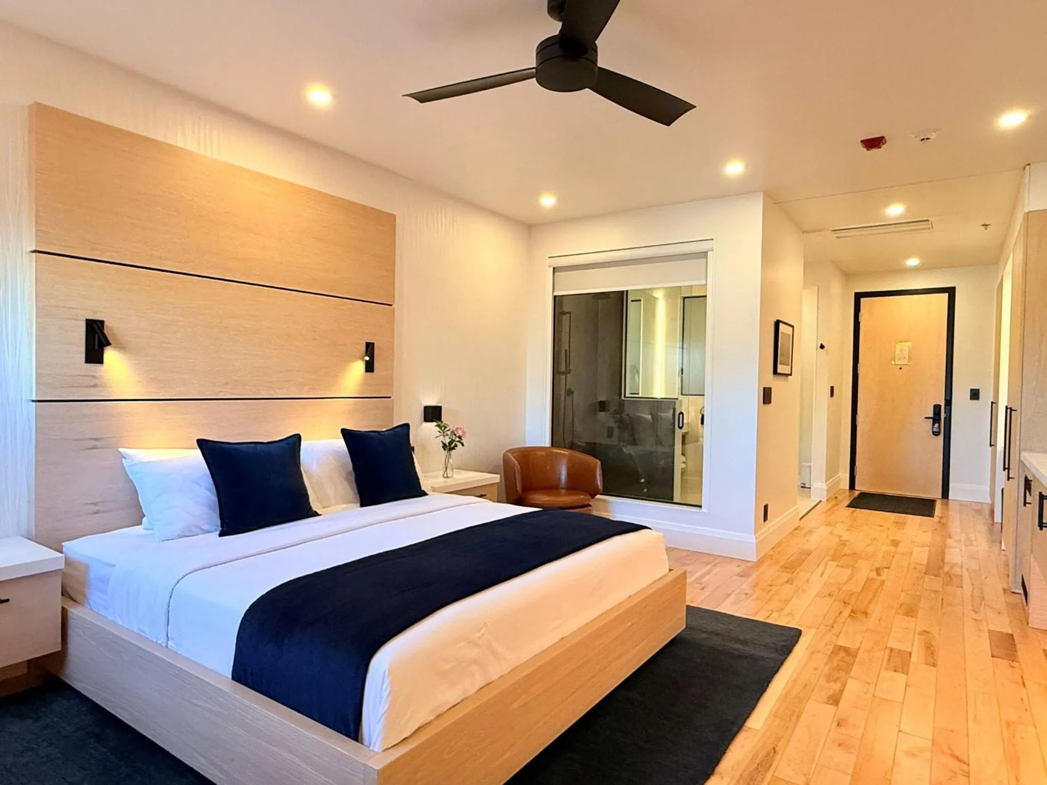 Bedroom, Bed in Cribs on Main